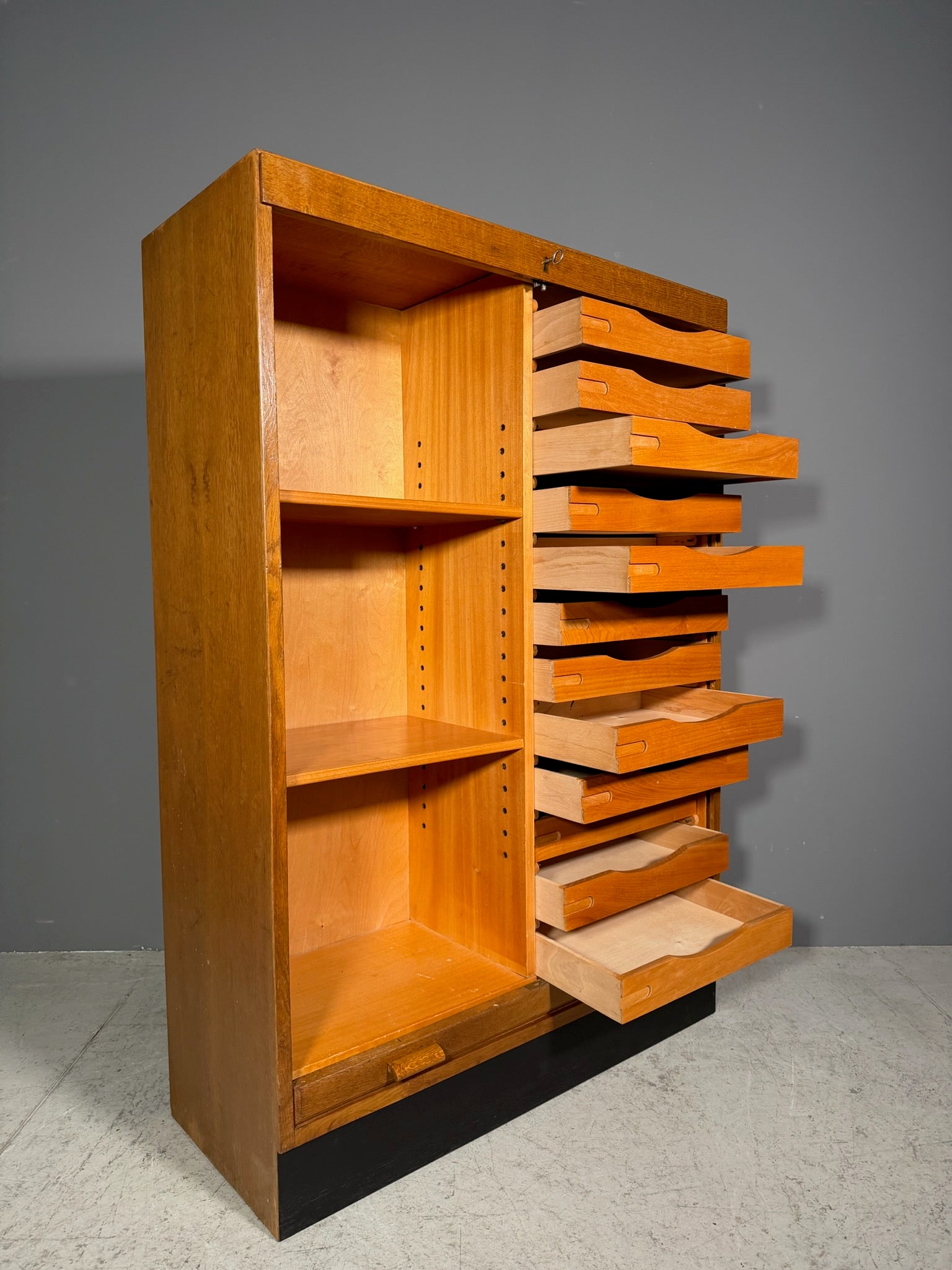 Mobile a serrandina Anni 70