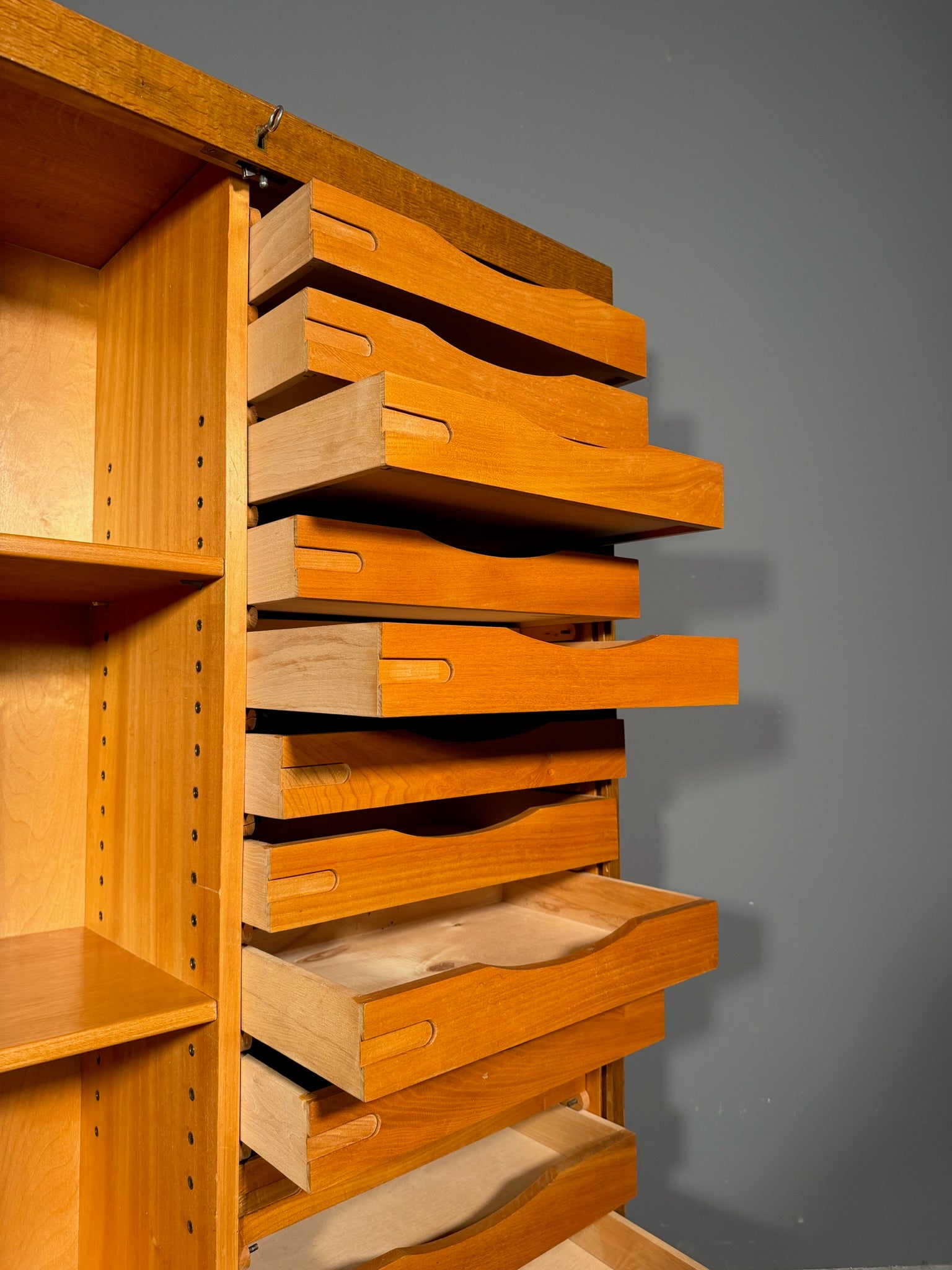 Mobile a serrandina Anni 70