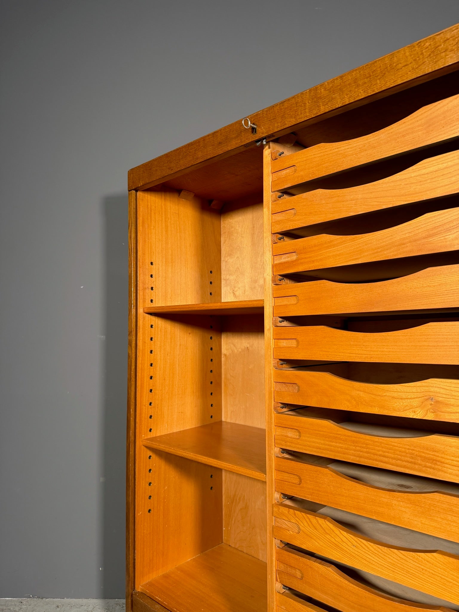 Mobile a serrandina Anni 70