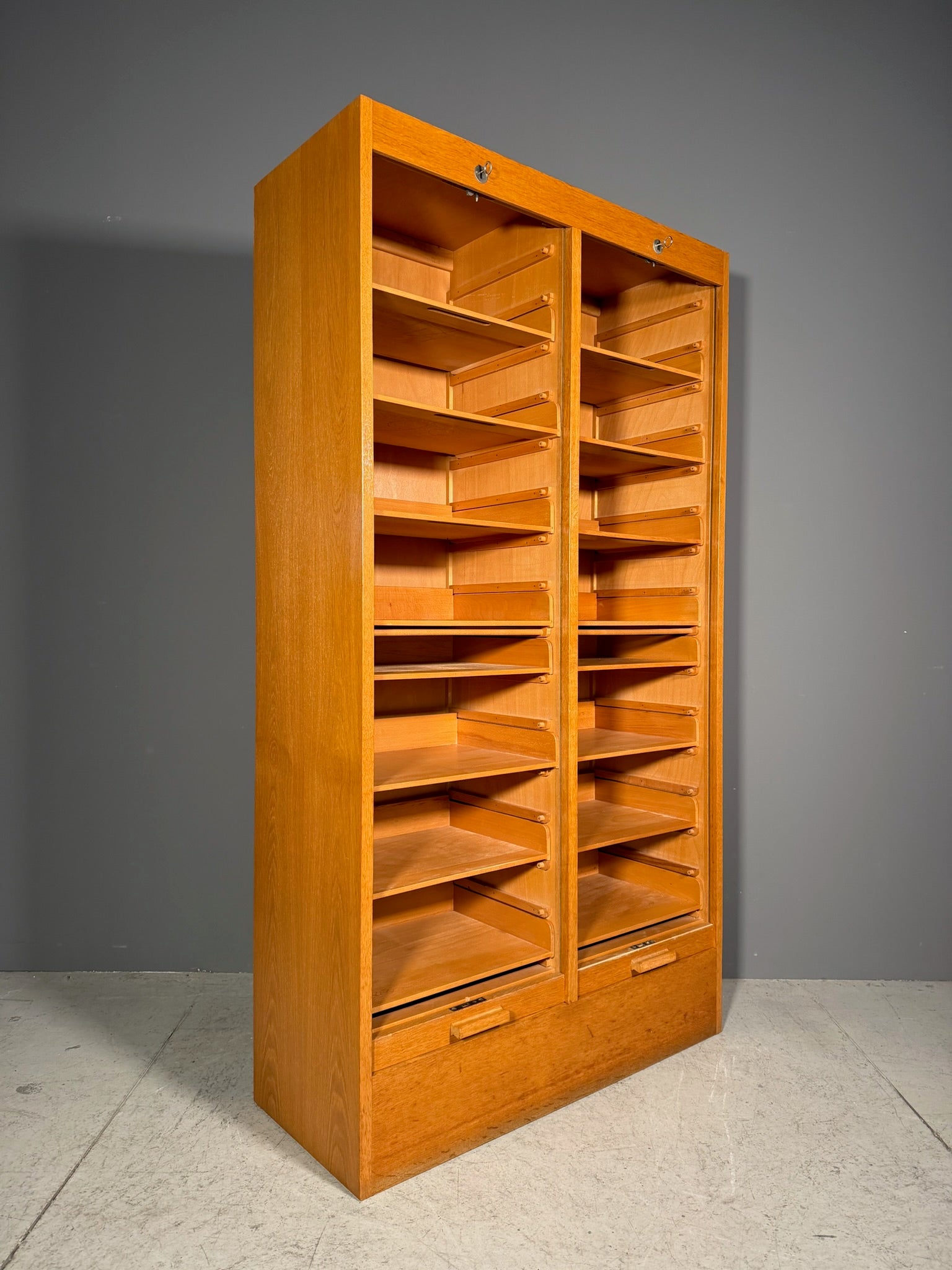 Mobile a serrandina verticale