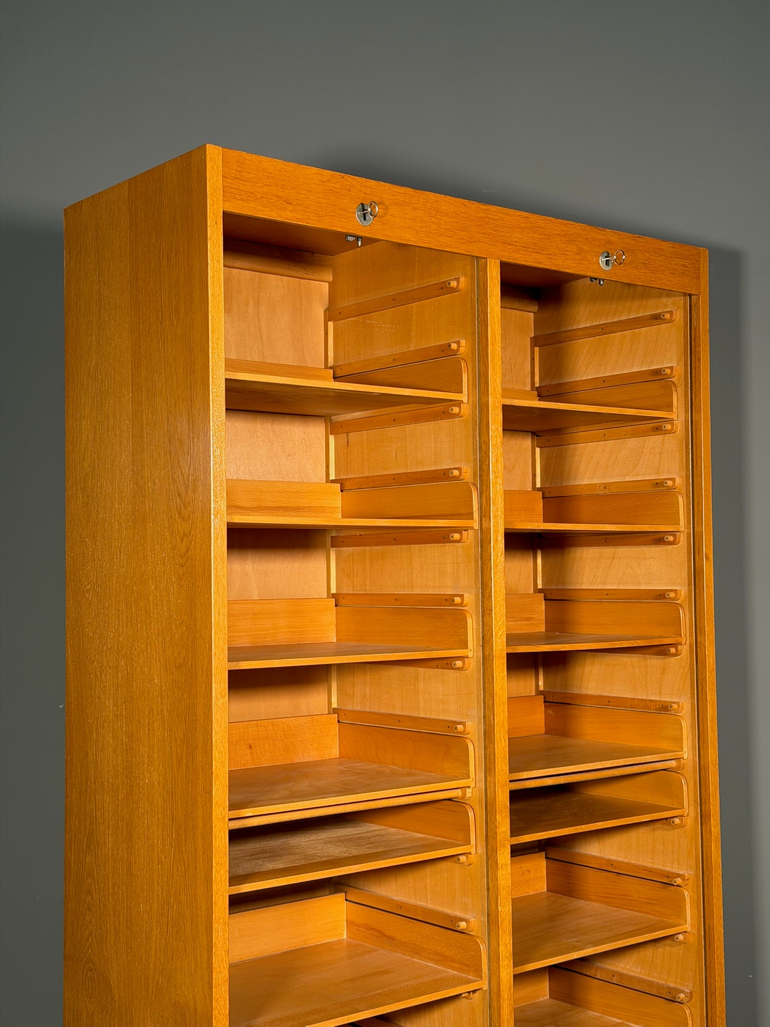 Mobile a serrandina verticale