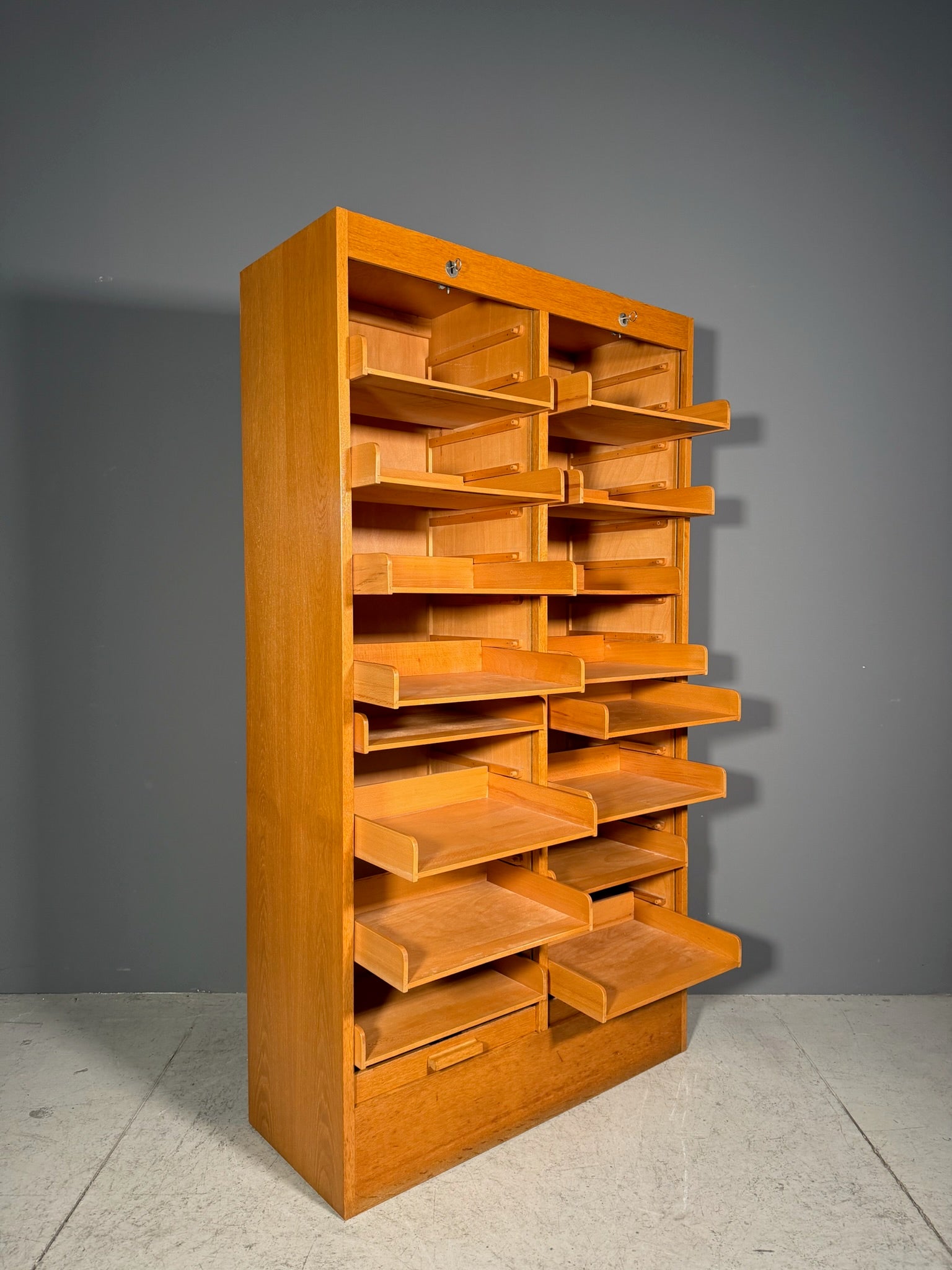 Mobile a serrandina verticale