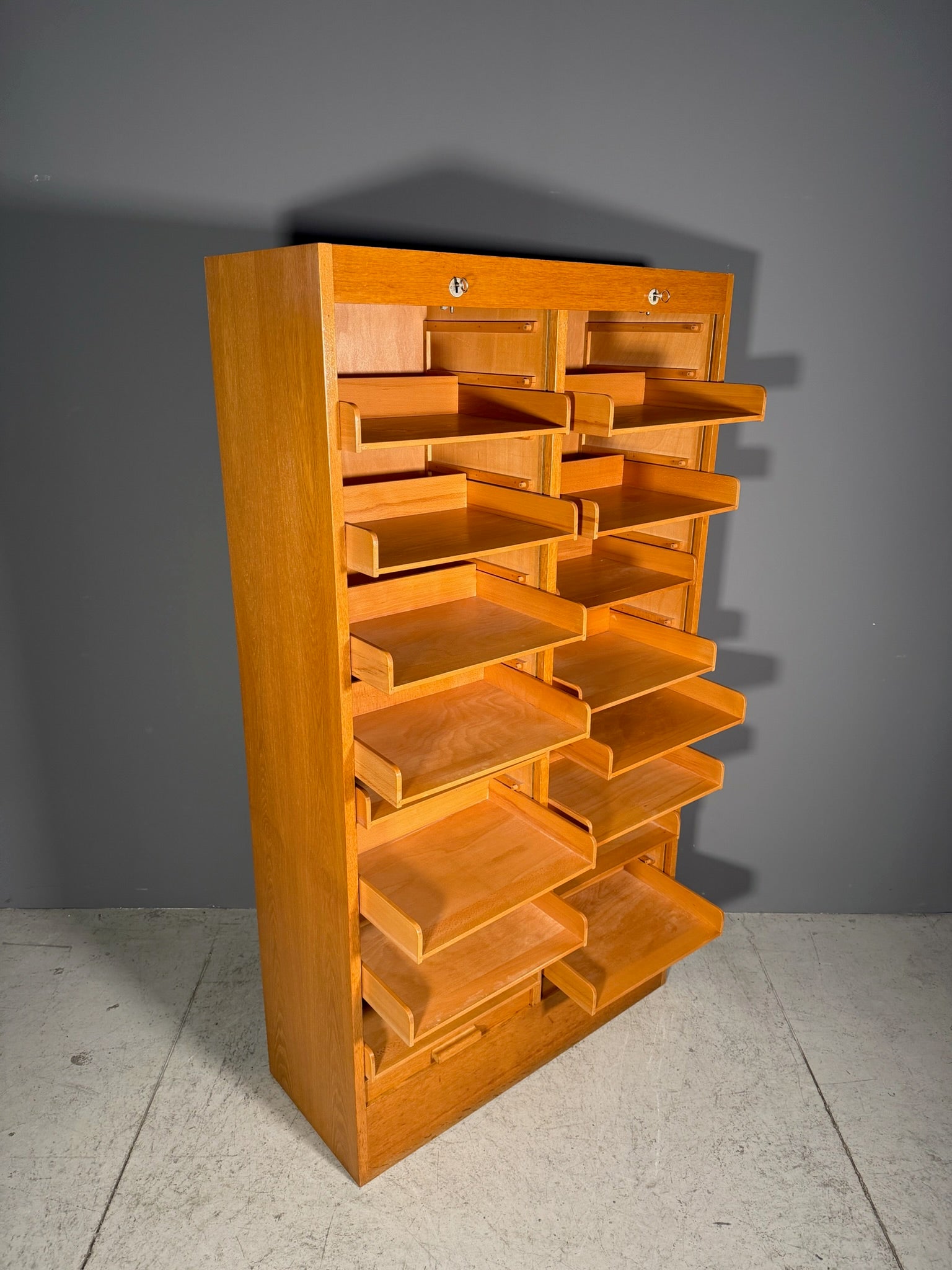 Mobile a serrandina verticale