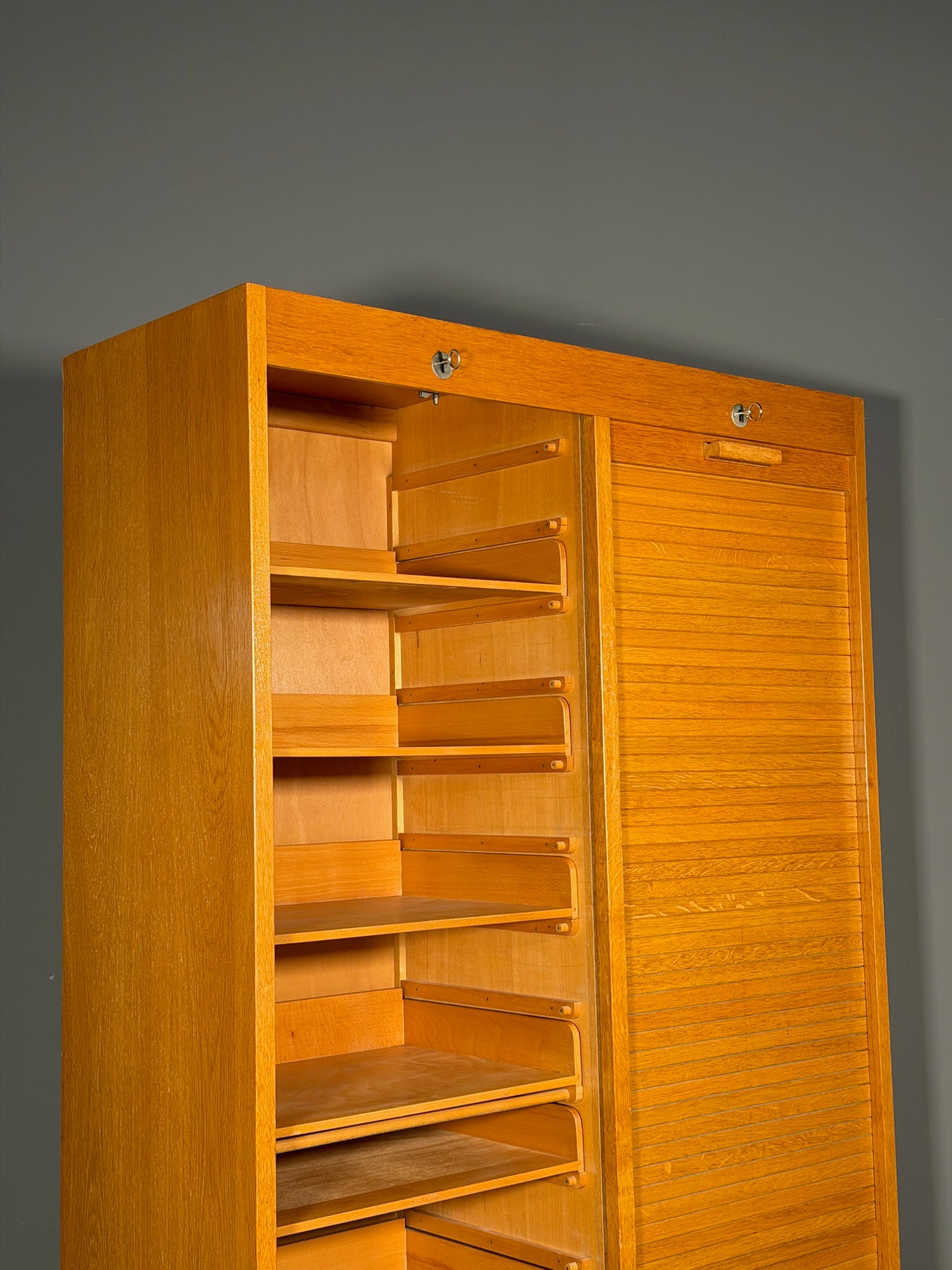 Mobile a serrandina verticale