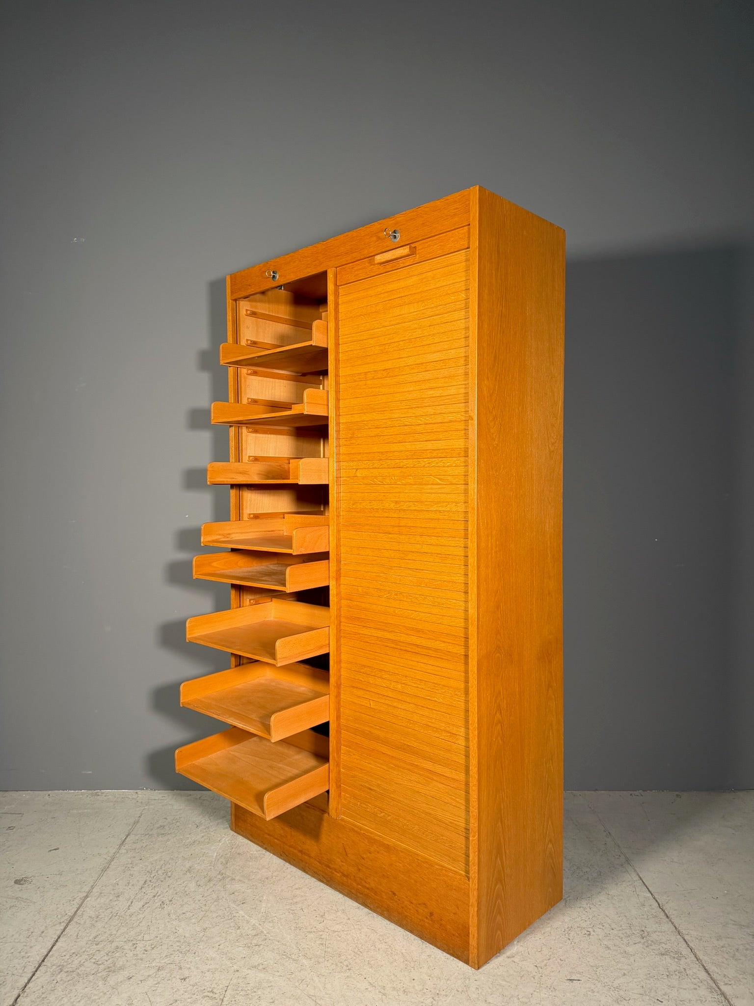 Mobile a serrandina verticale