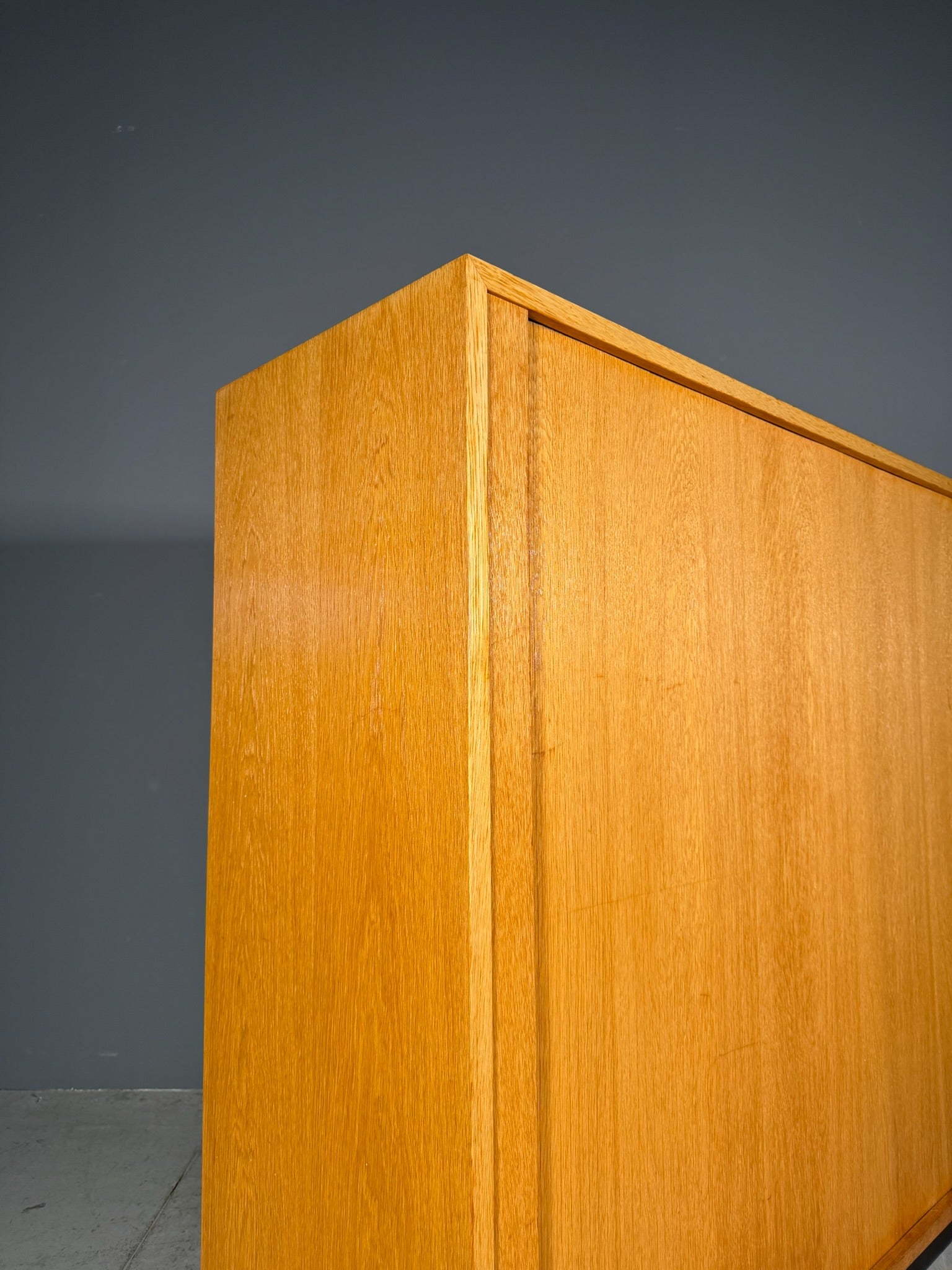 Mobile a serrandina laterale