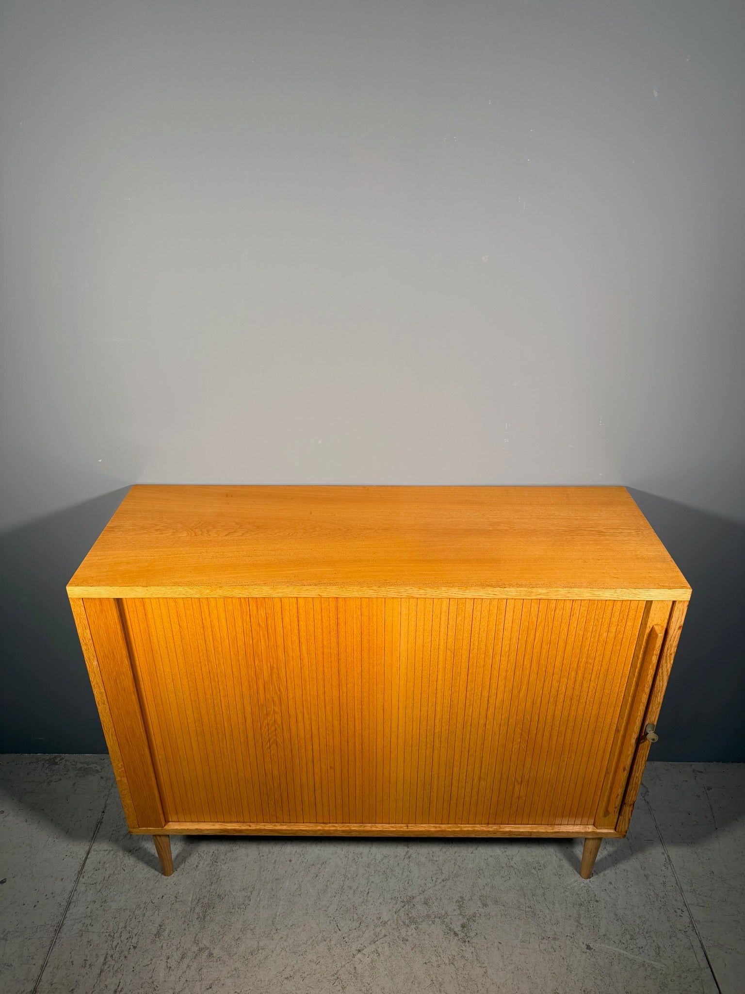 Sideboard con serrandina laterale