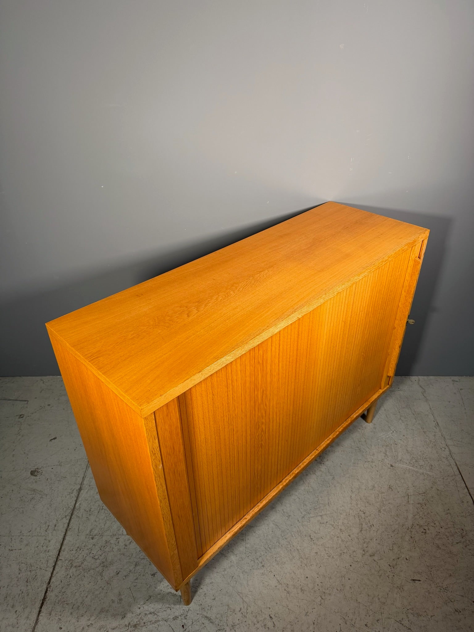 Sideboard con serrandina laterale