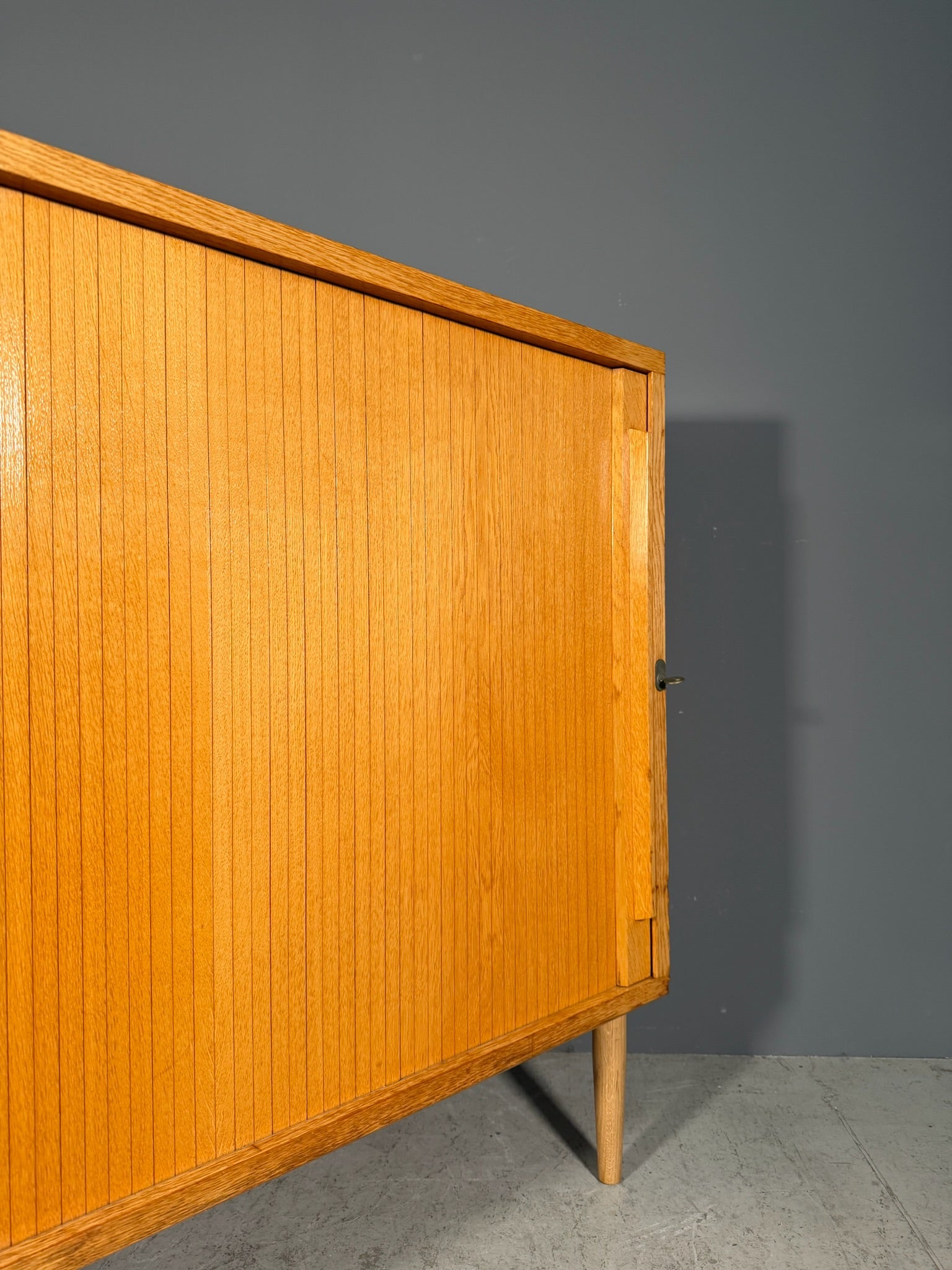 Sideboard con serrandina laterale