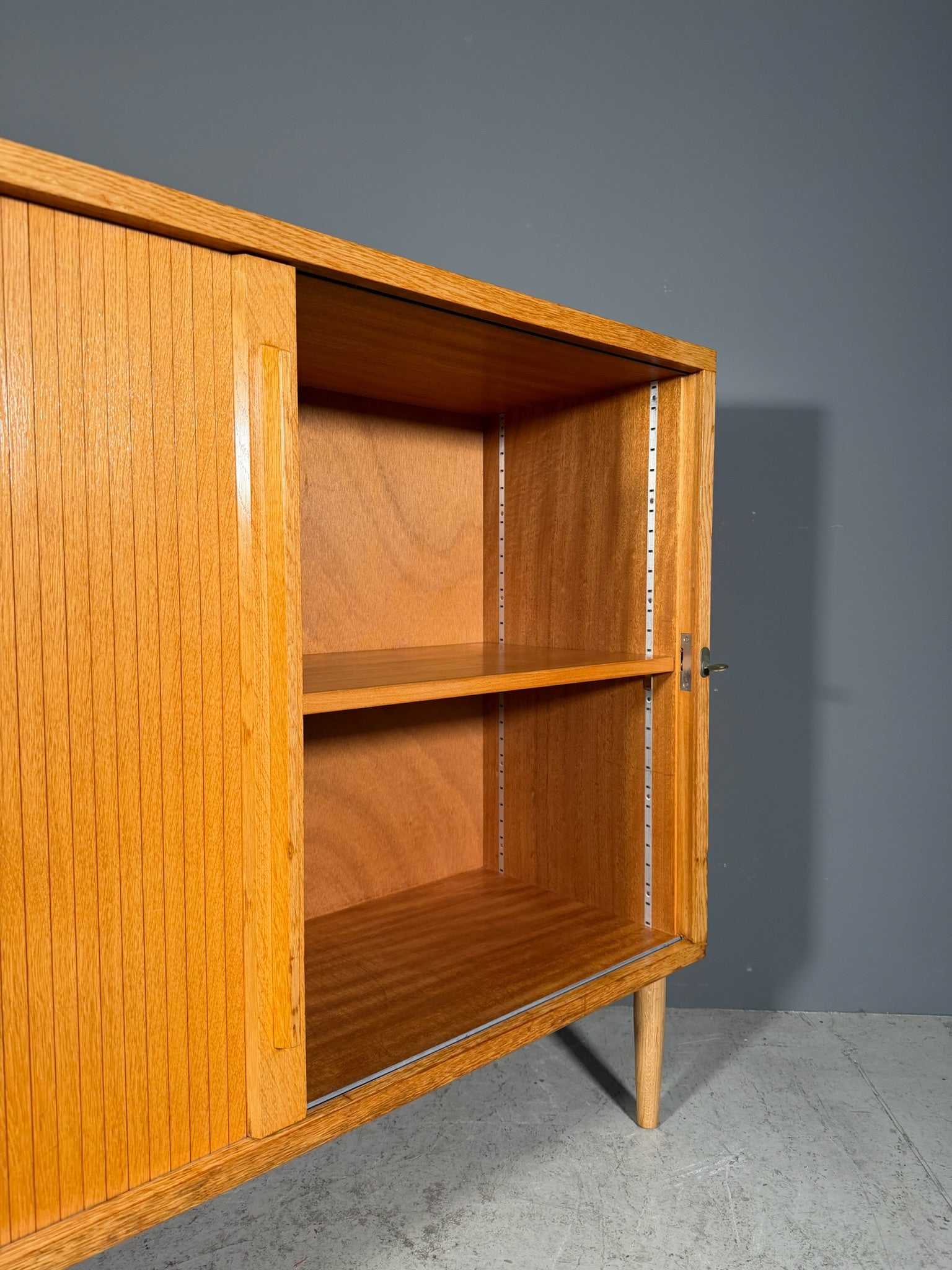 Sideboard con serrandina laterale