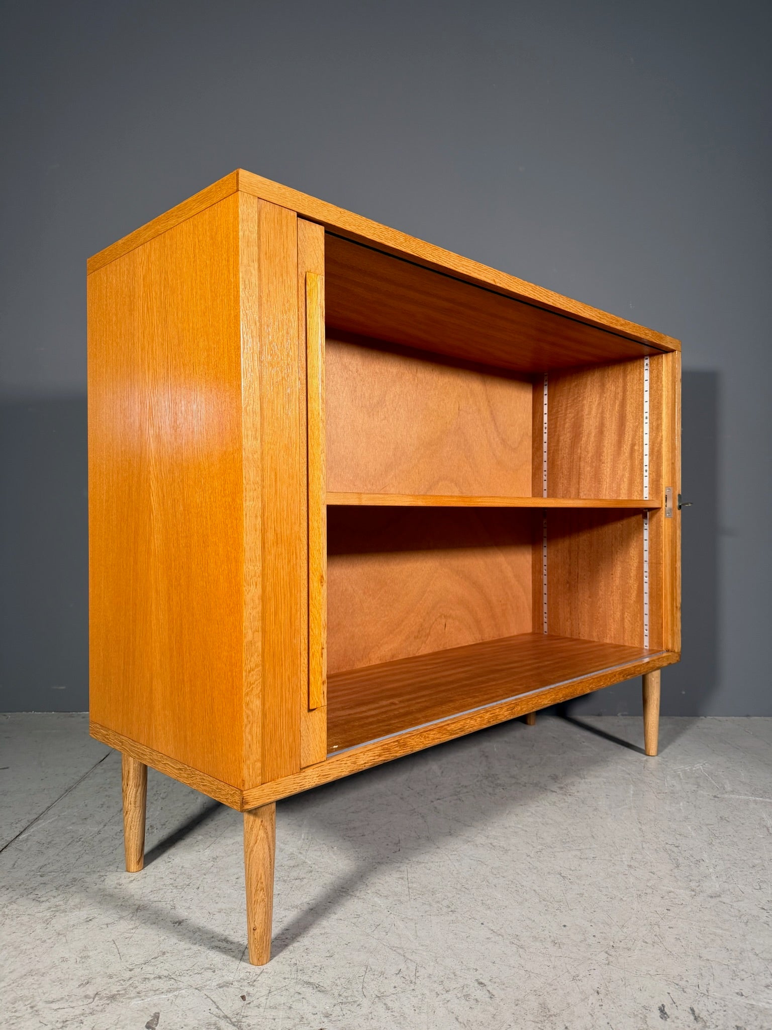 Sideboard con serrandina laterale