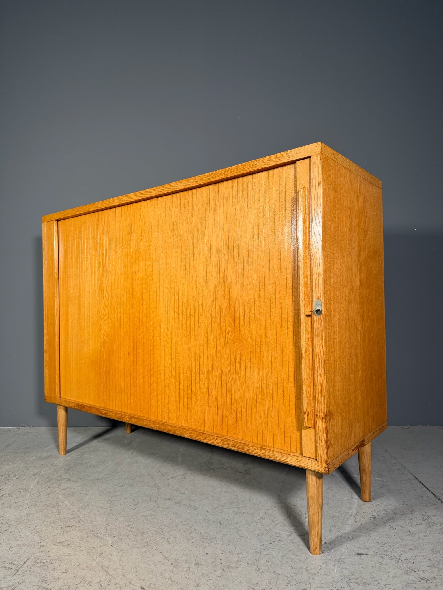 Sideboard con serrandina laterale