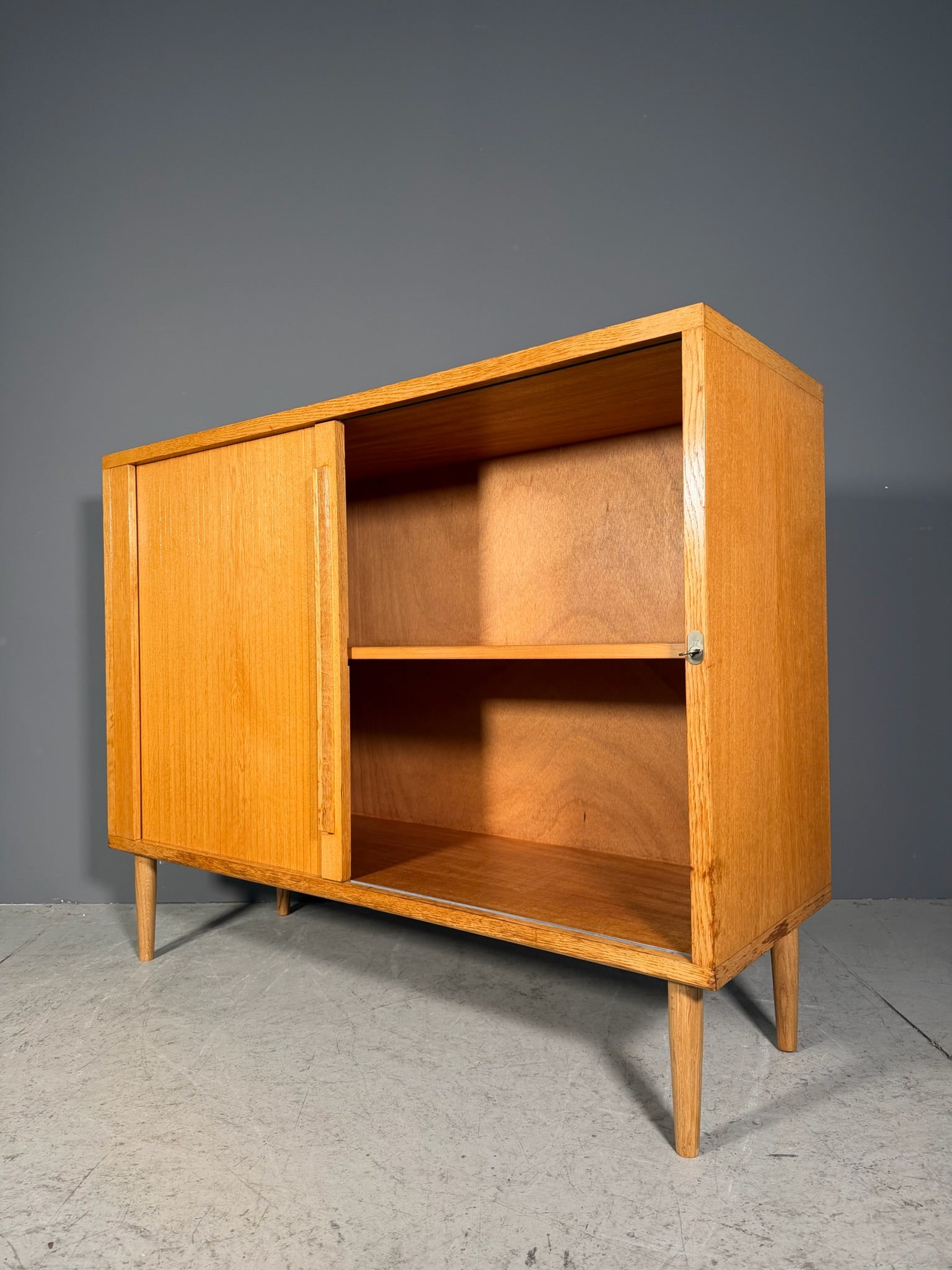 Sideboard con serrandina laterale