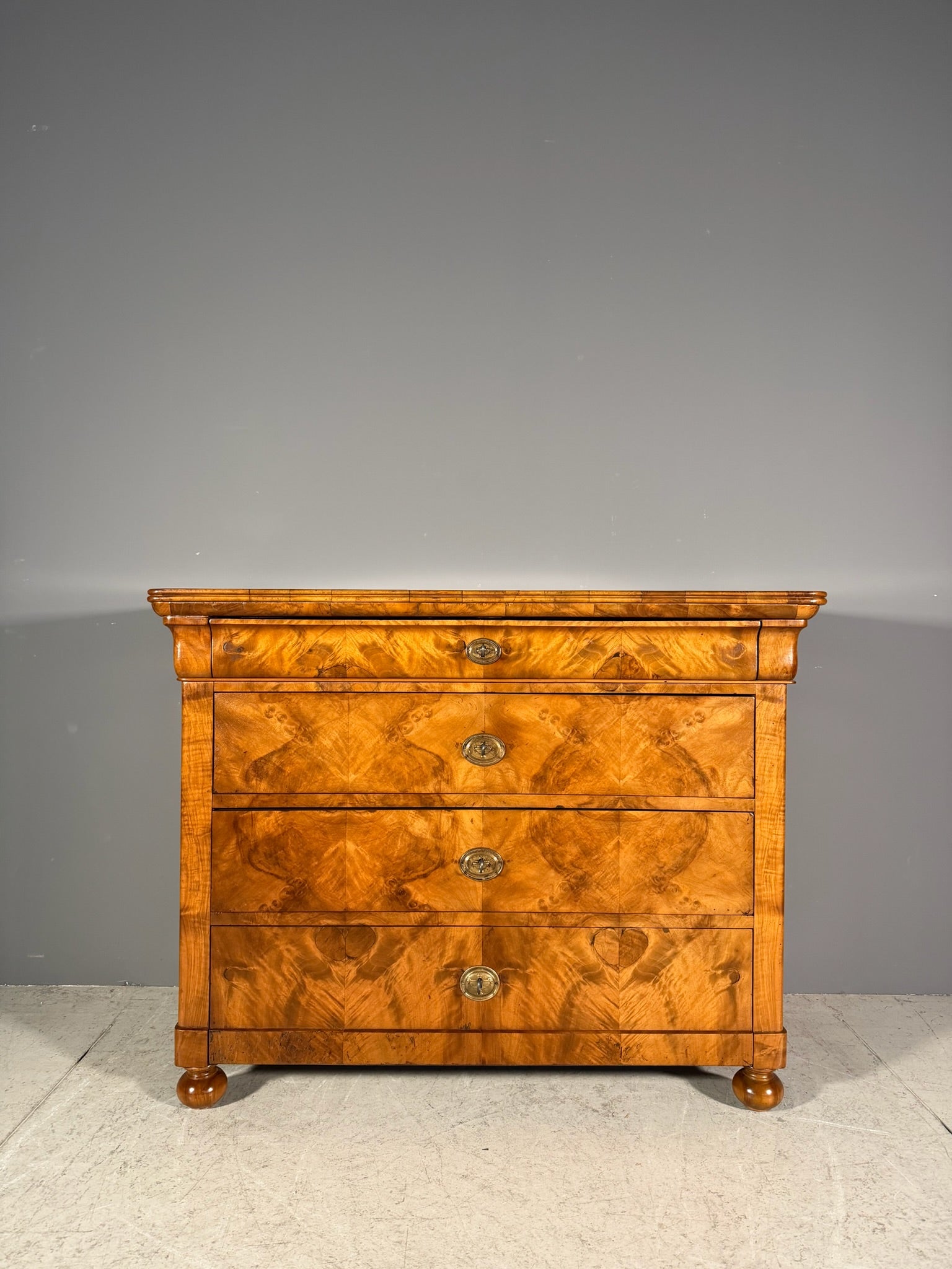 Cassettone Cappuccino in noce