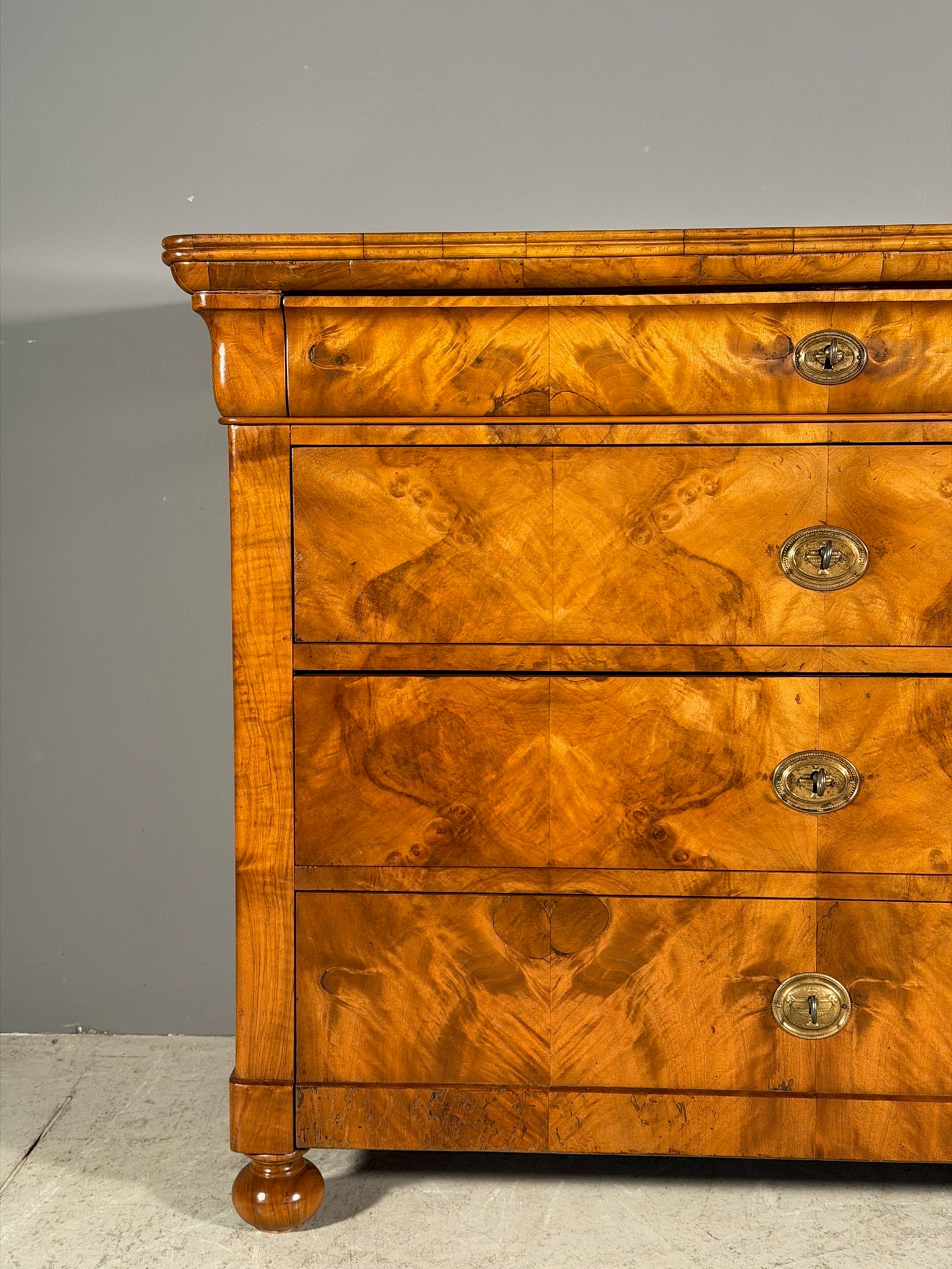 Cassettone Cappuccino in noce