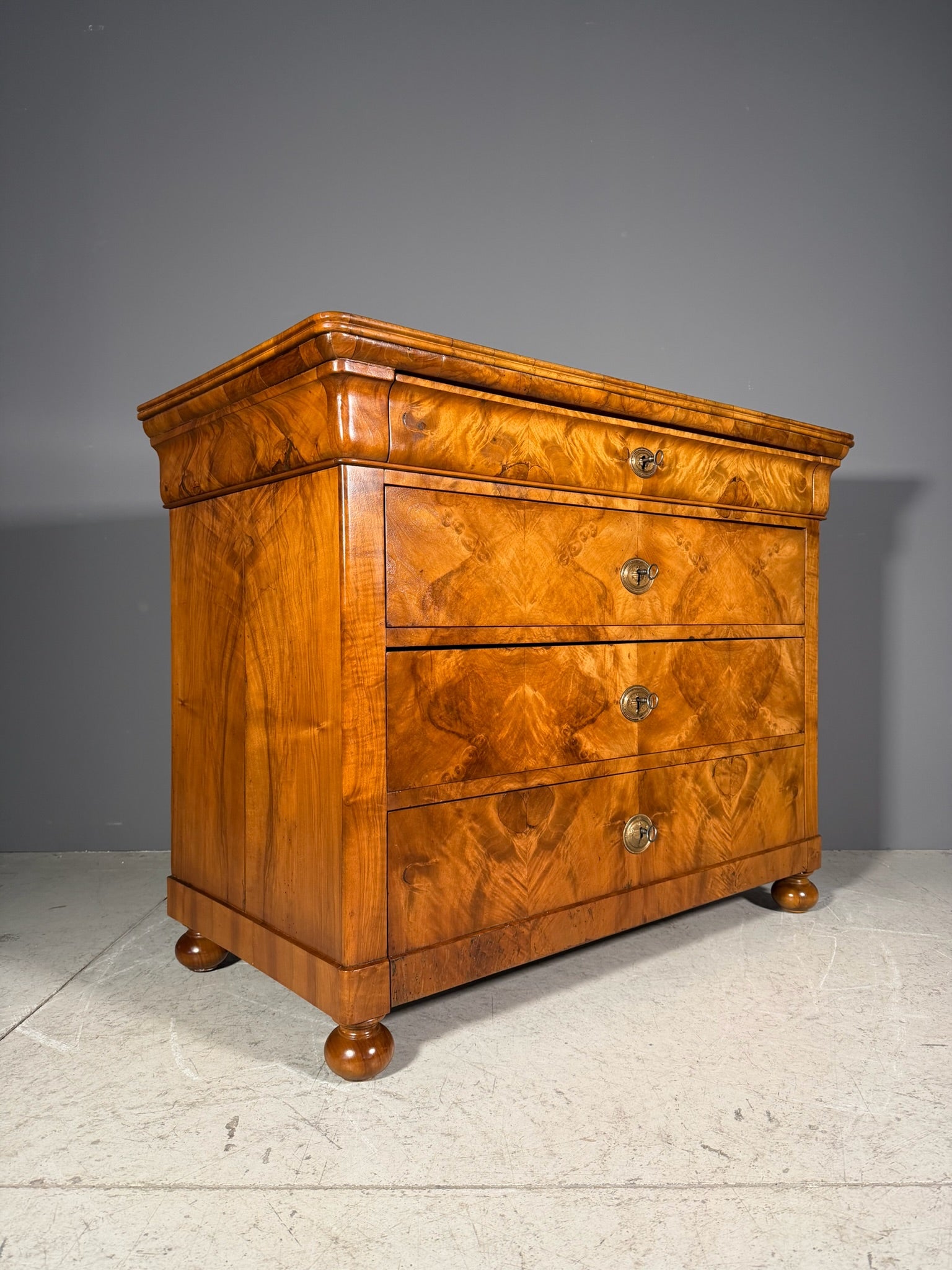 Cassettone Cappuccino in noce