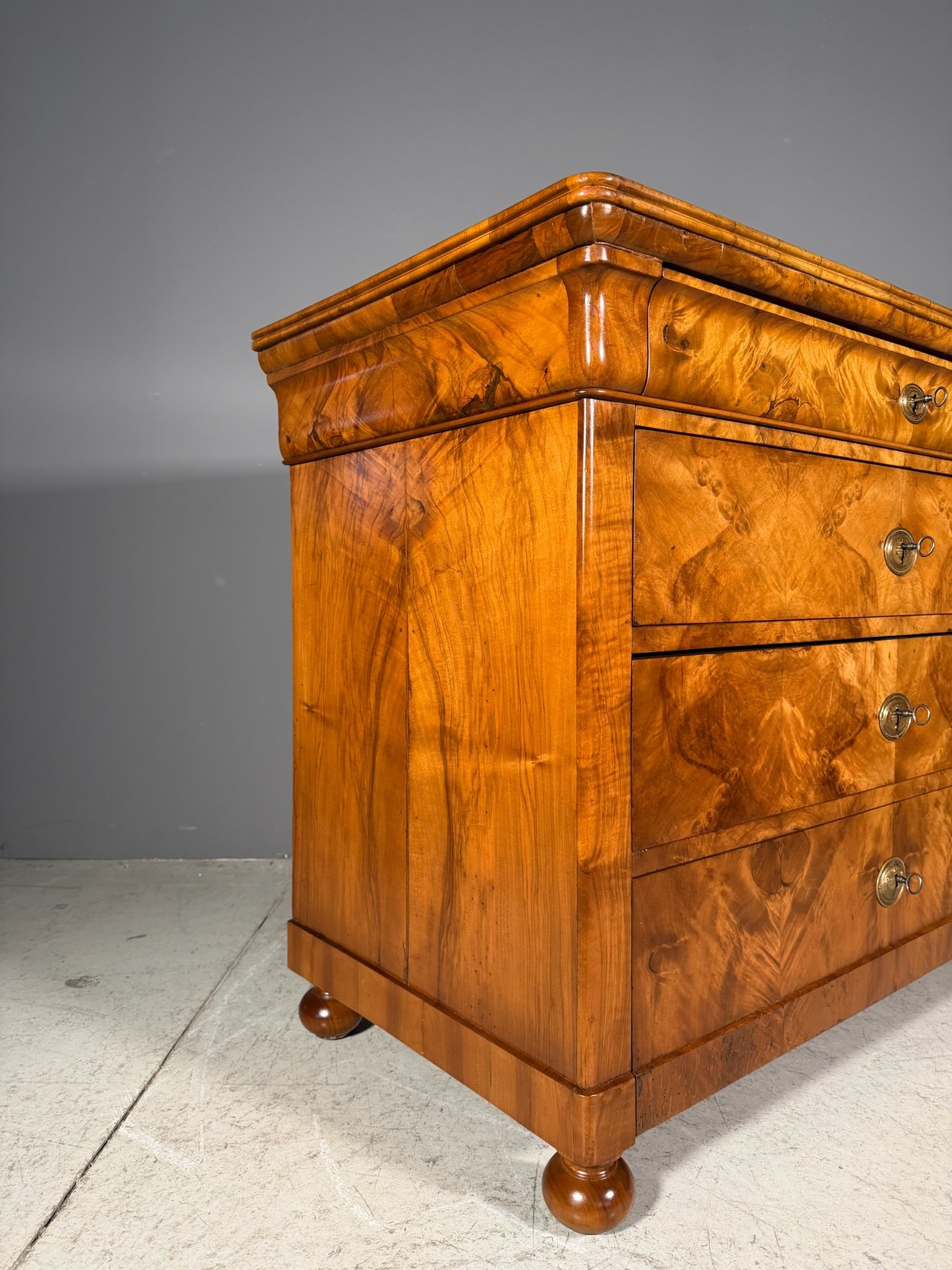 Cassettone Cappuccino in noce