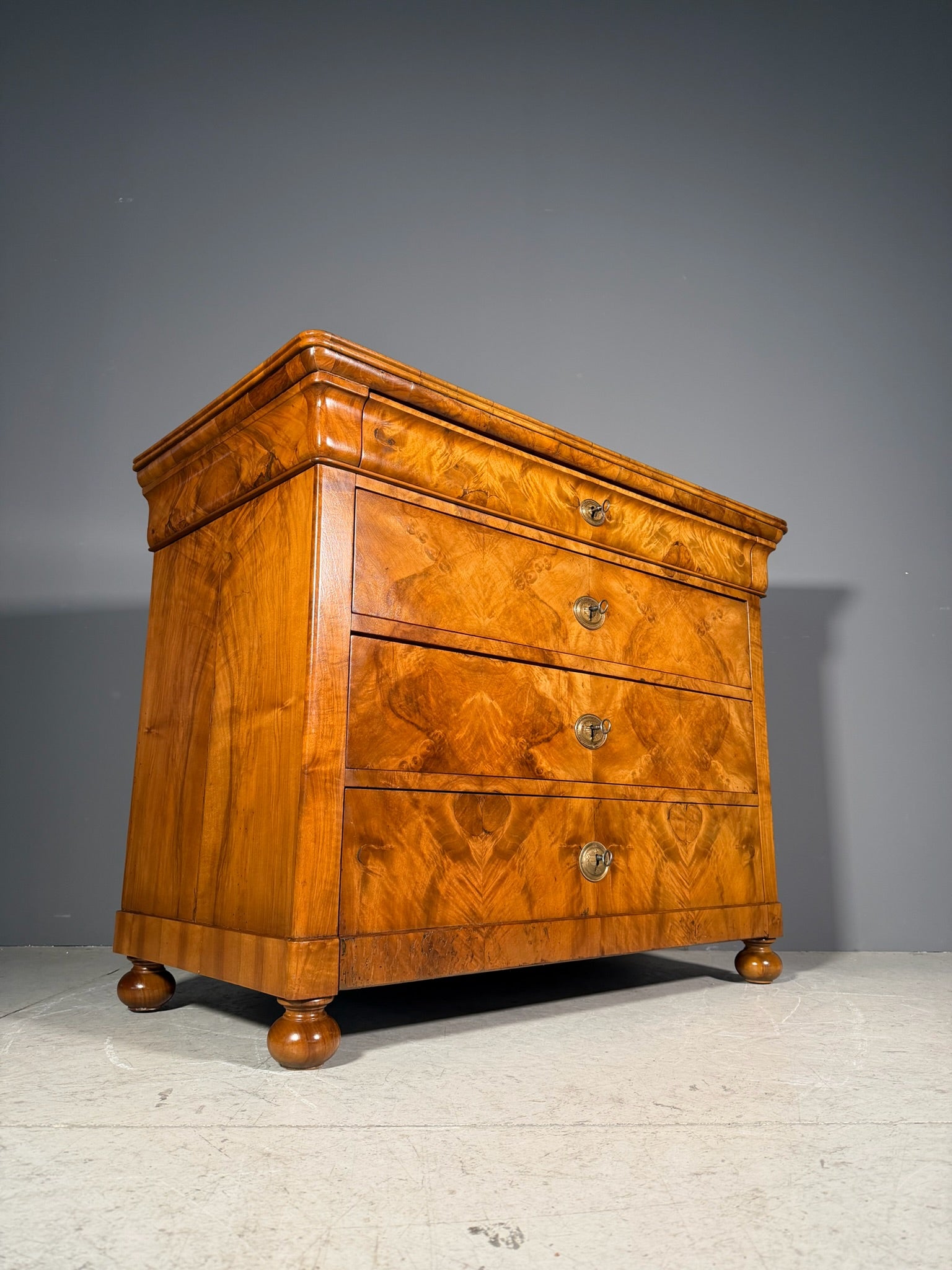 Cassettone Cappuccino in noce