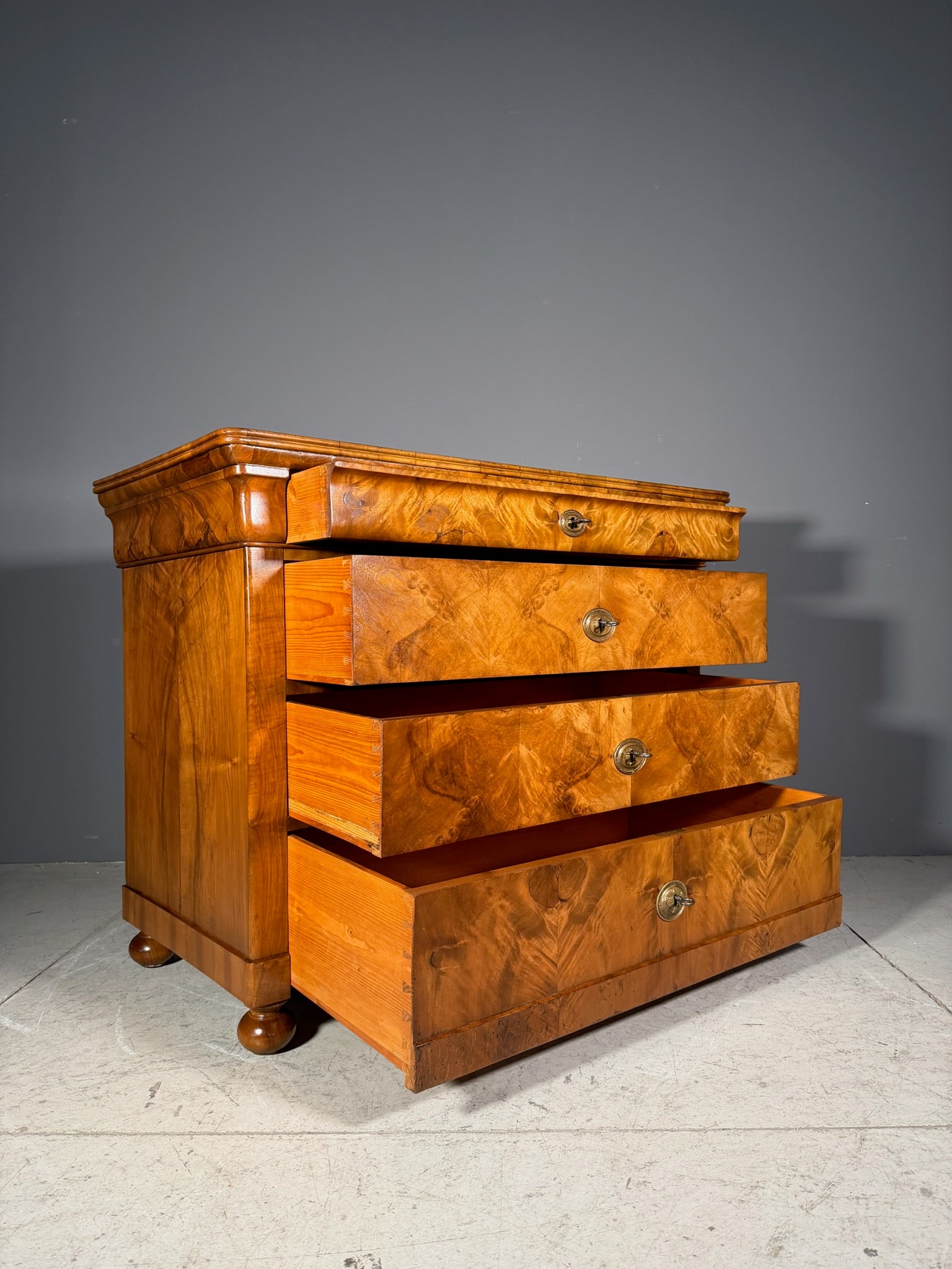 Cassettone Cappuccino in noce