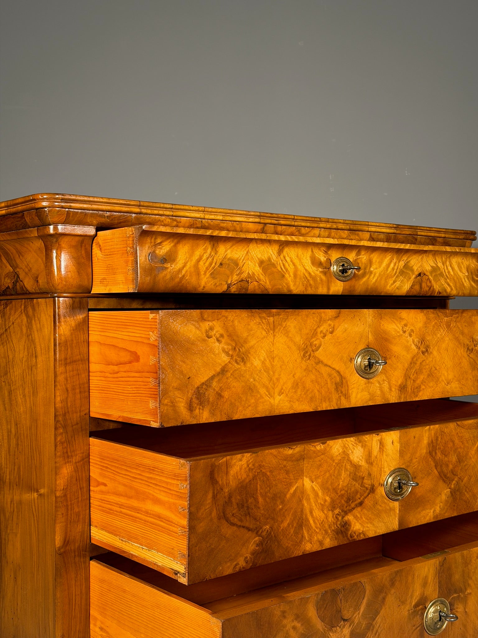 Cassettone Cappuccino in noce