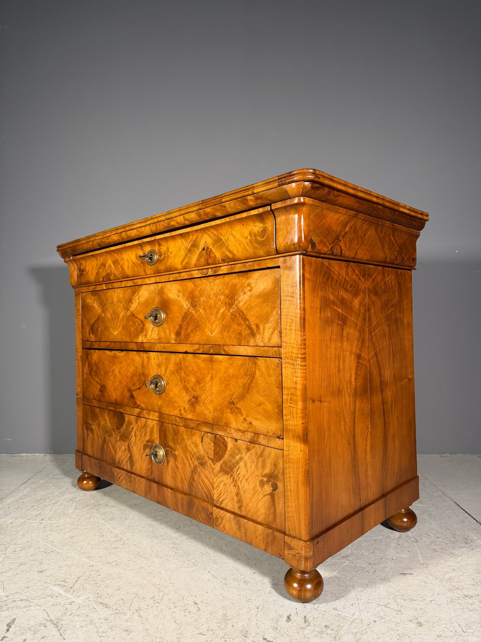 Cassettone Cappuccino in noce