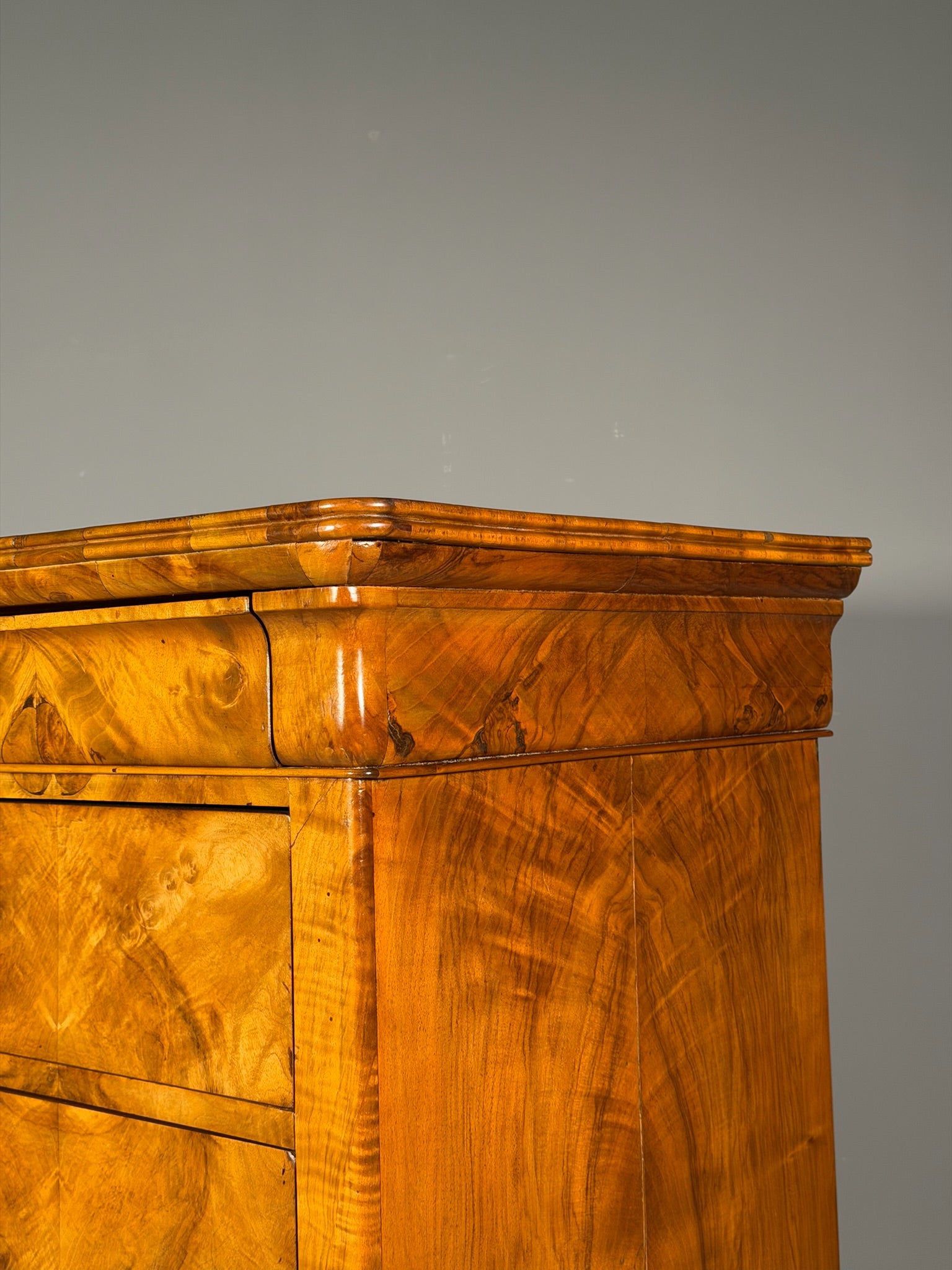 Cassettone Cappuccino in noce