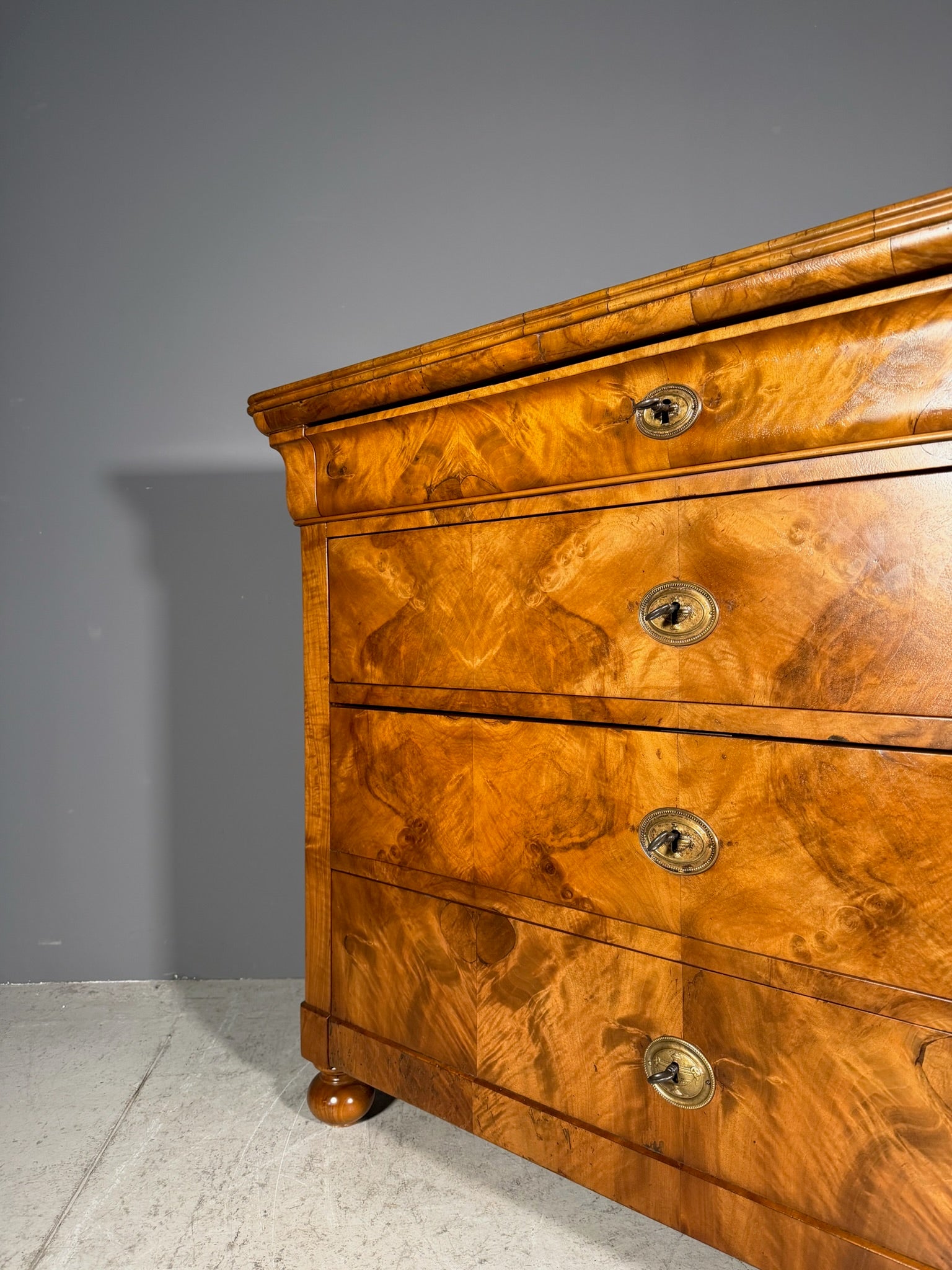 Cassettone Cappuccino in noce