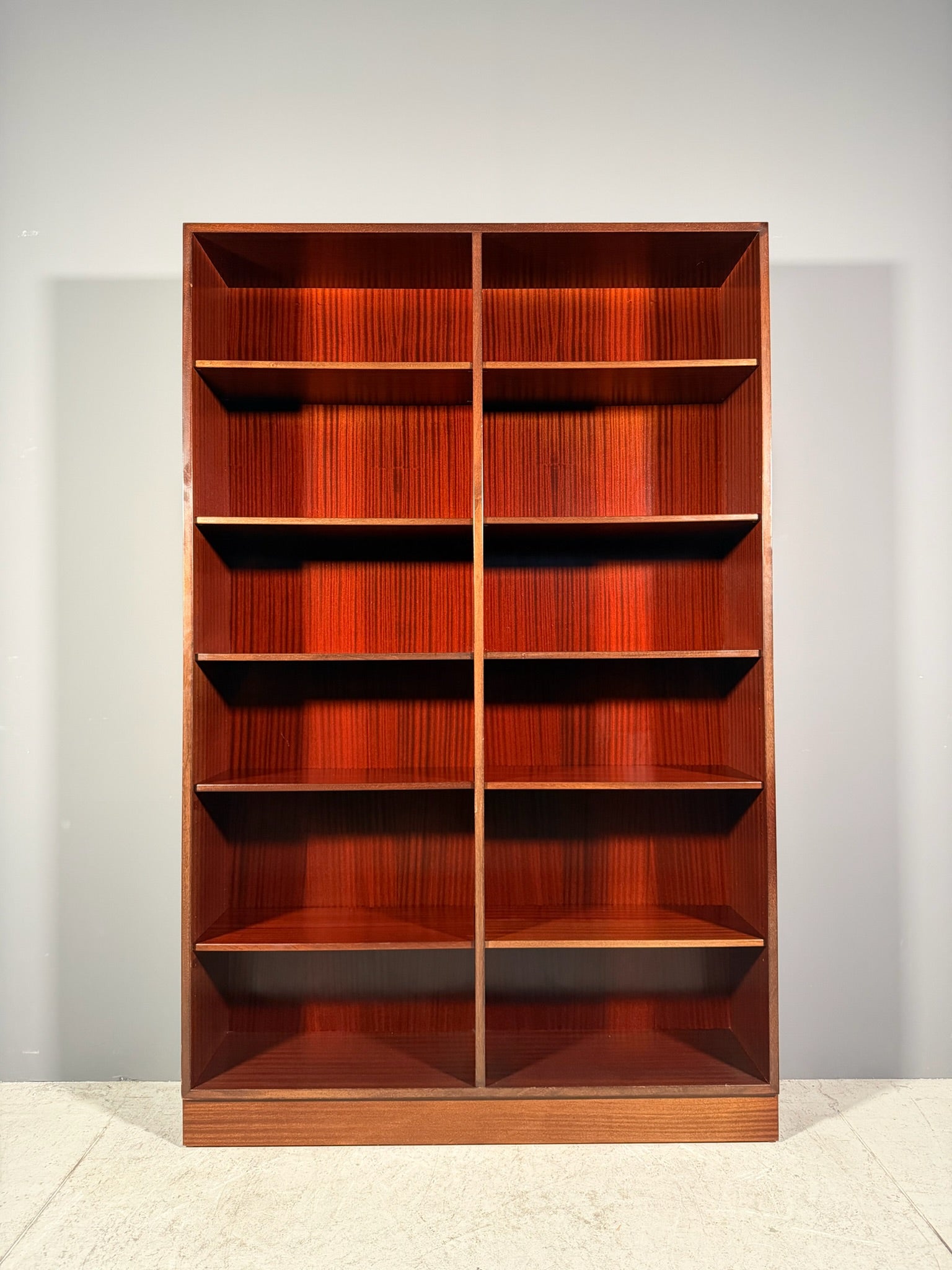 Libreria in palissandro di Omann Jun