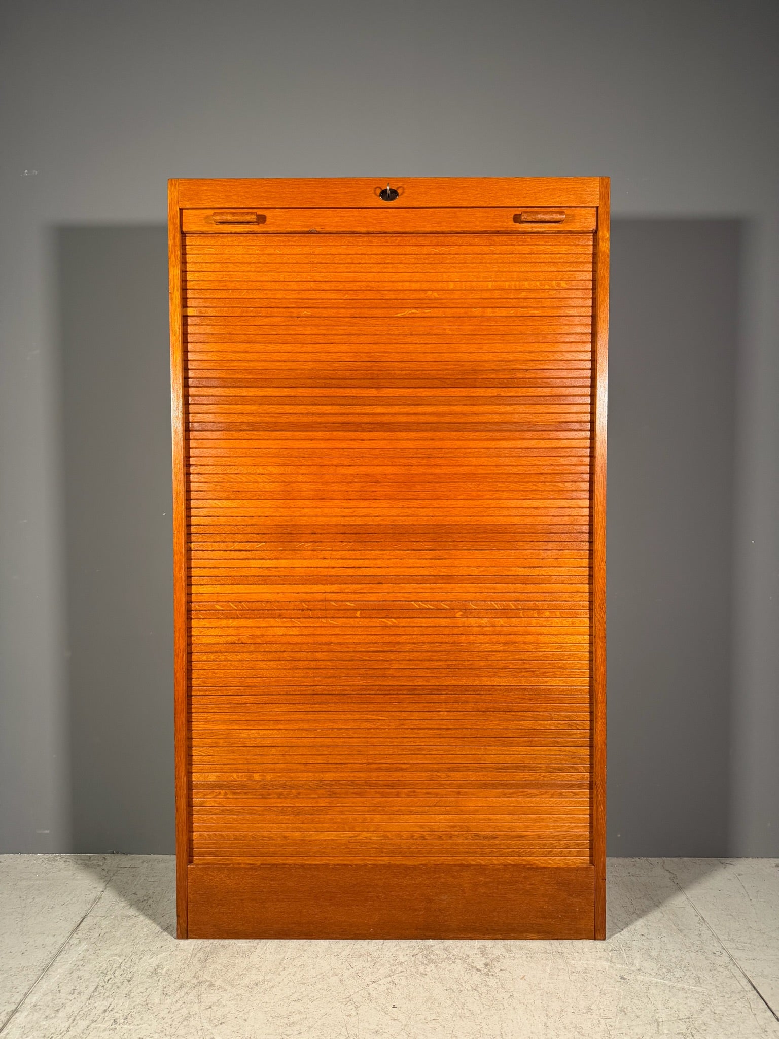 Mobile a serrandina con scrivania