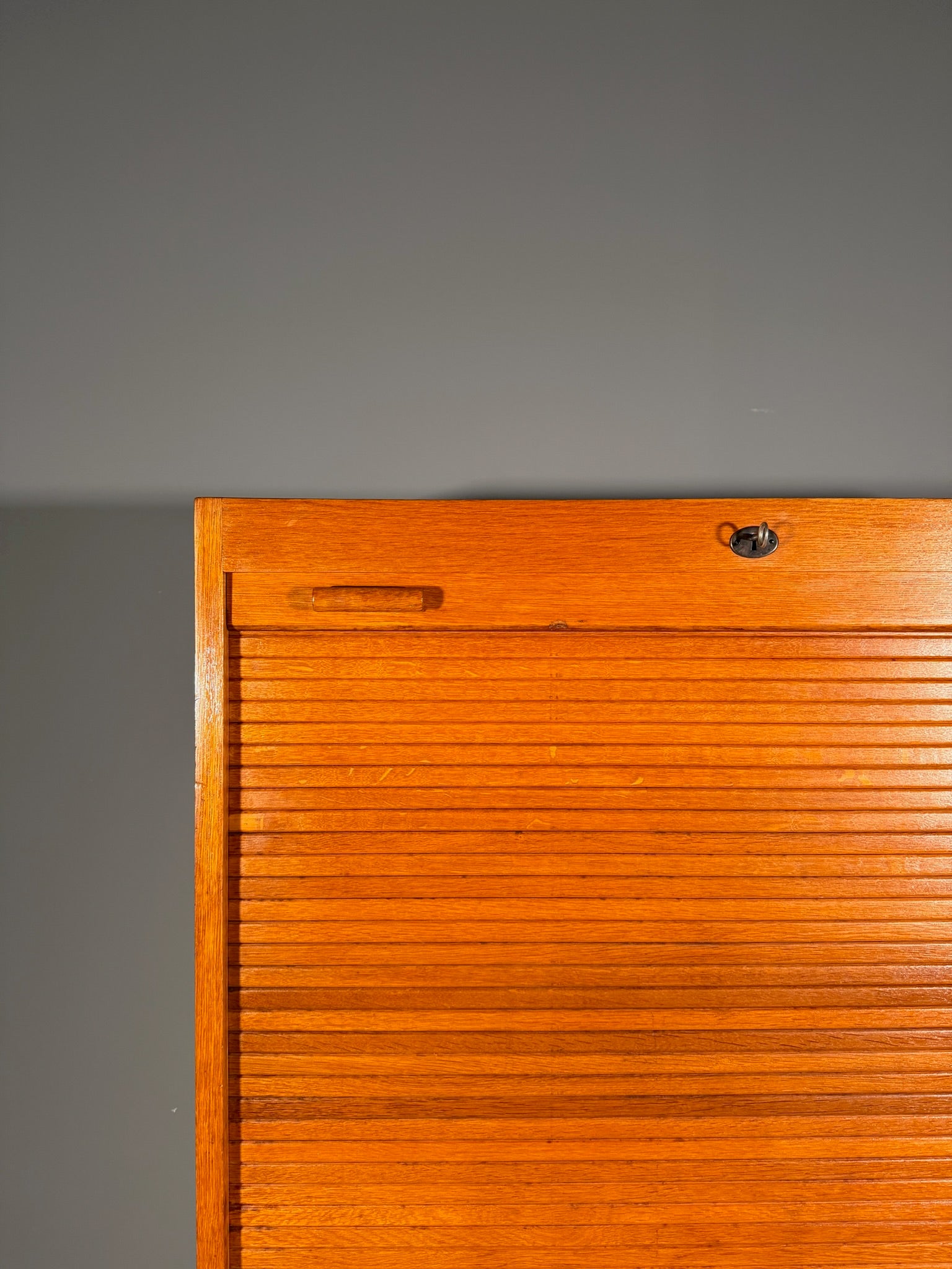 Mobile a serrandina con scrivania