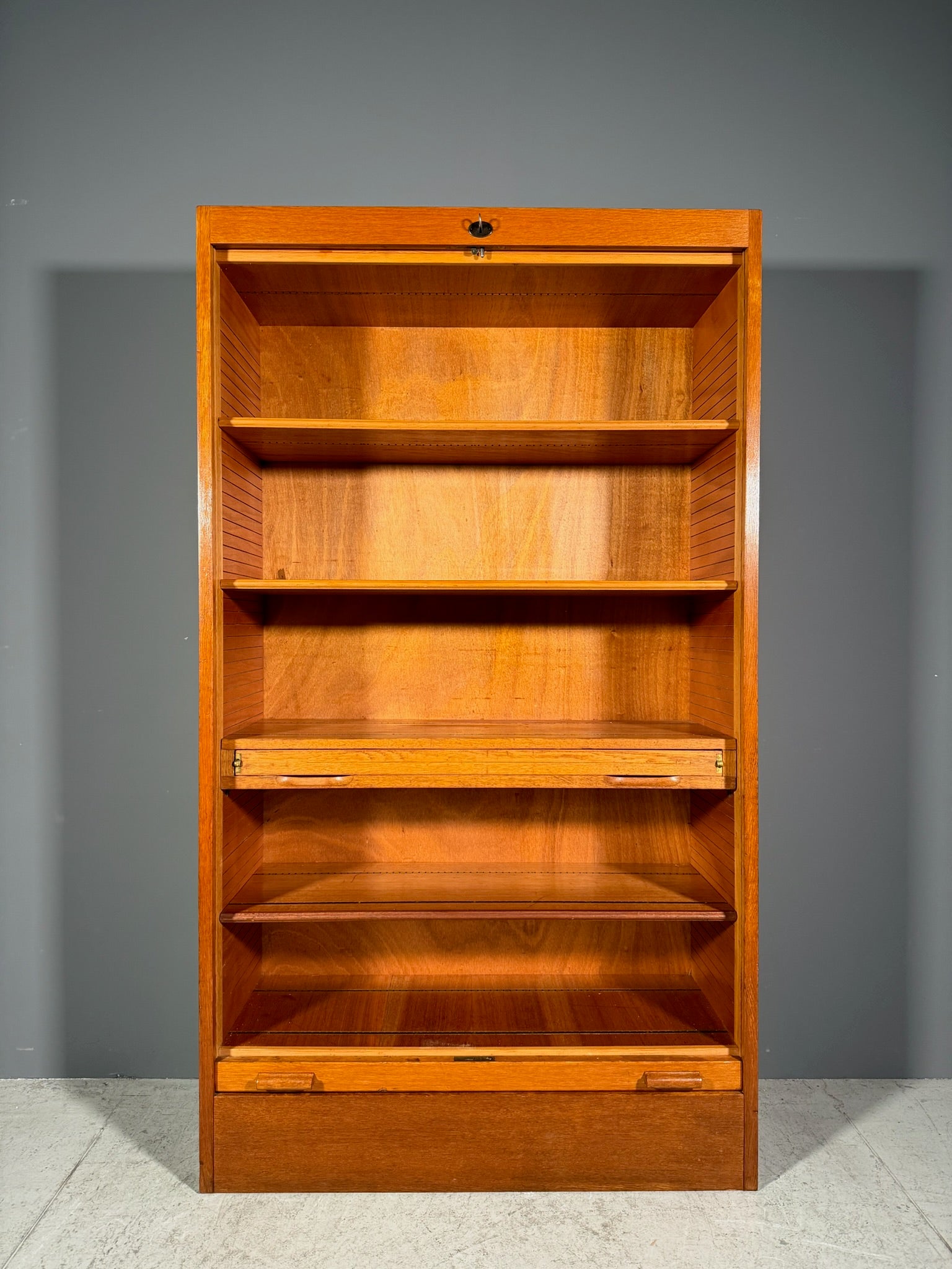 Mobile a serrandina con scrivania