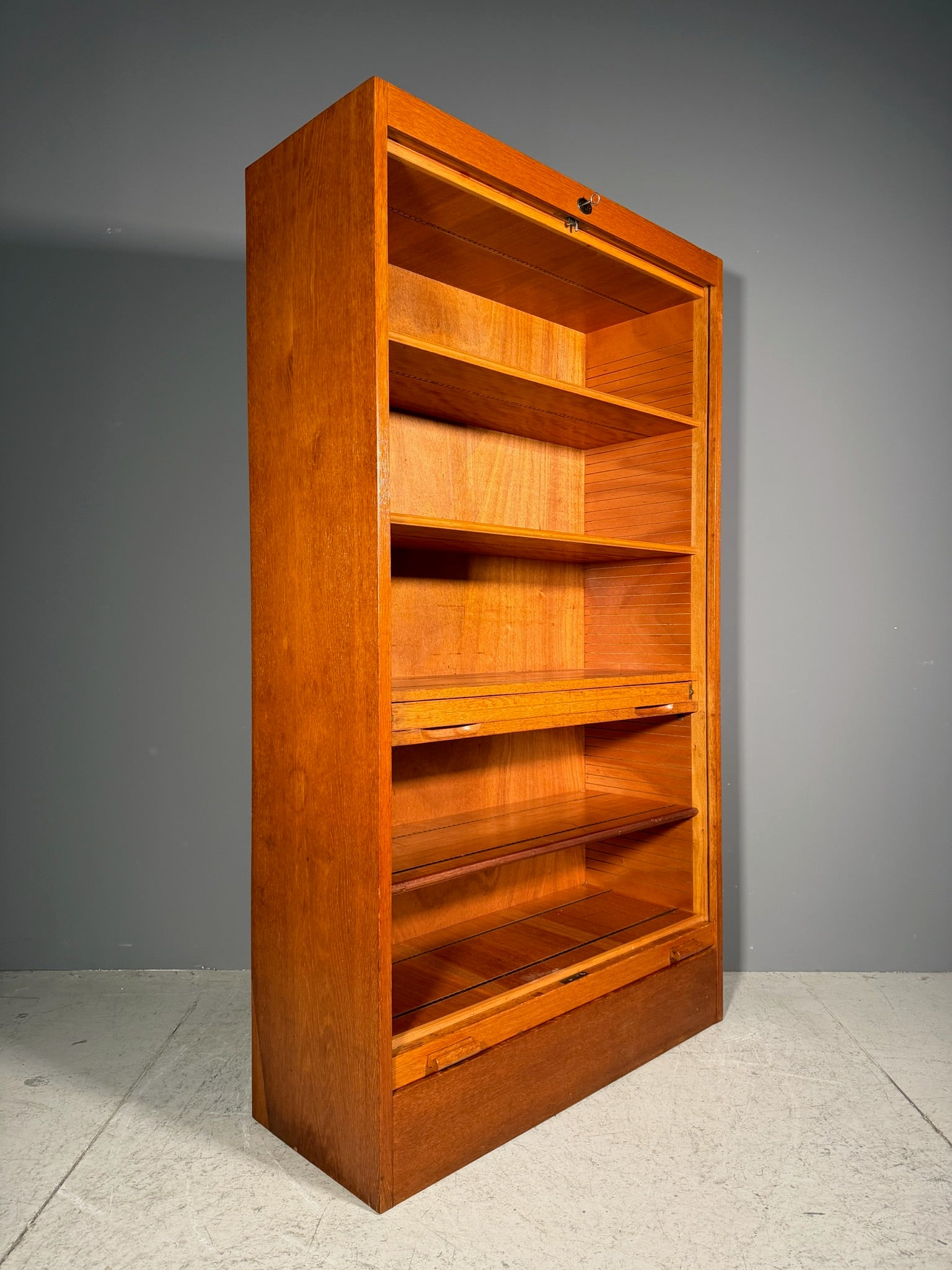 Mobile a serrandina con scrivania