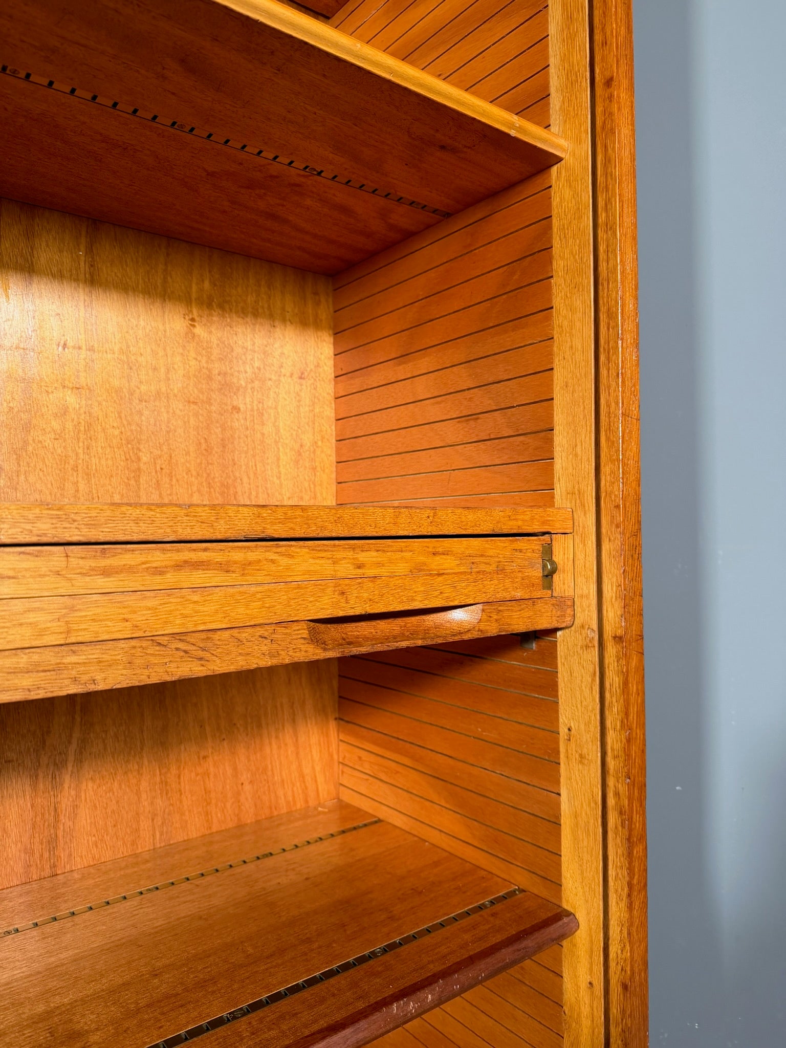 Mobile a serrandina con scrivania