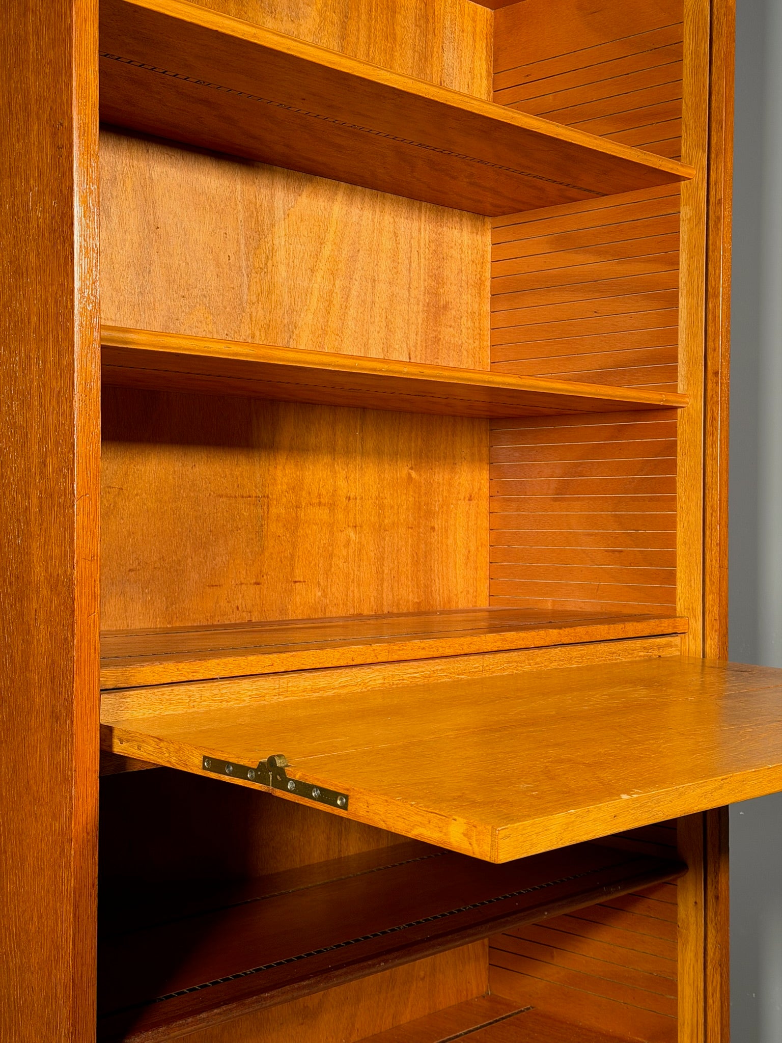 Mobile a serrandina con scrivania