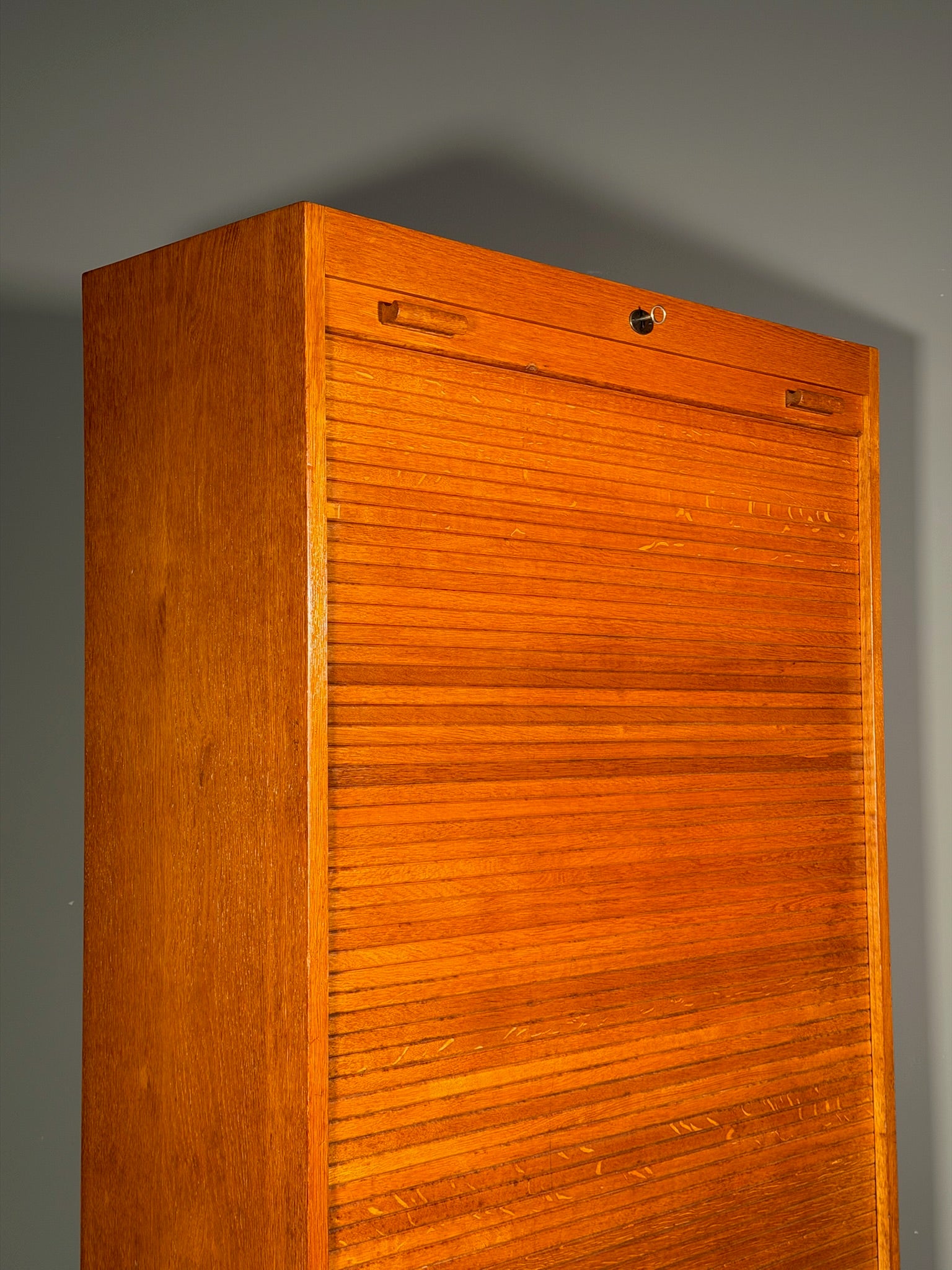 Mobile a serrandina con scrivania