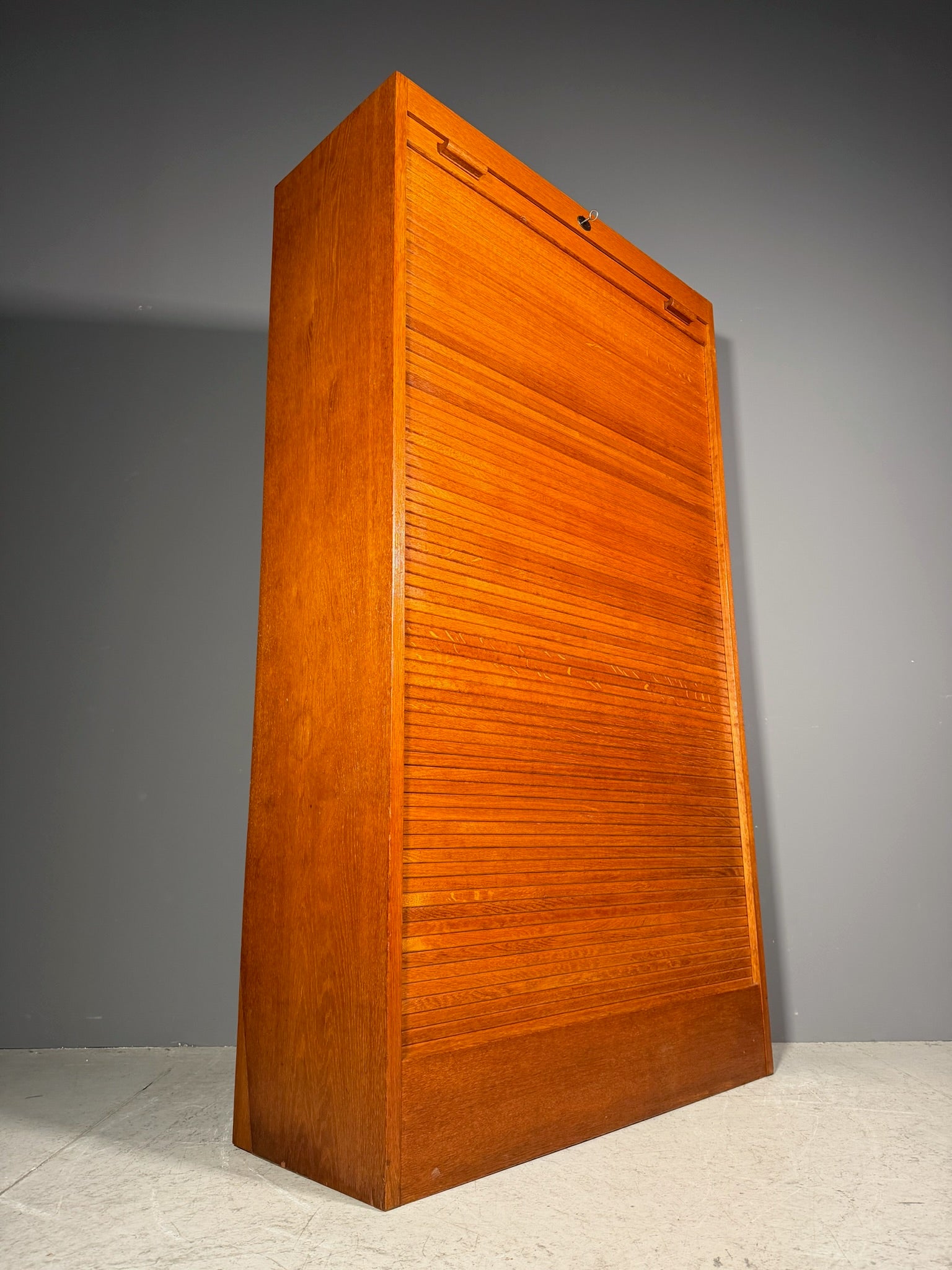 Mobile a serrandina con scrivania