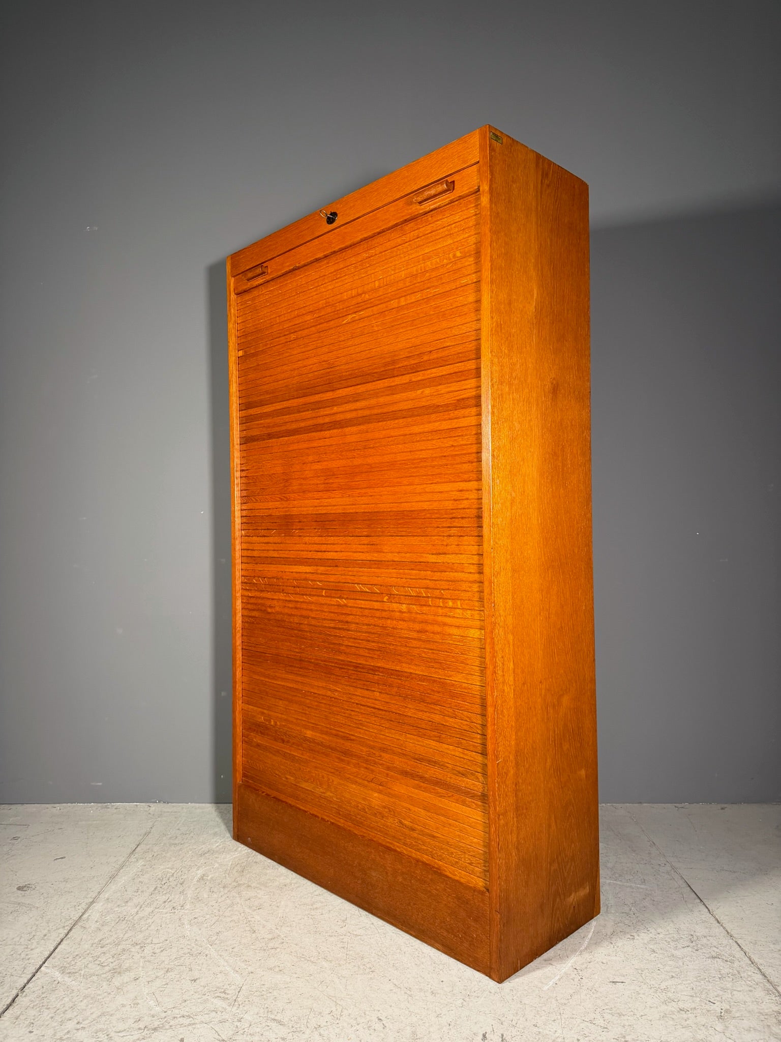 Mobile a serrandina con scrivania