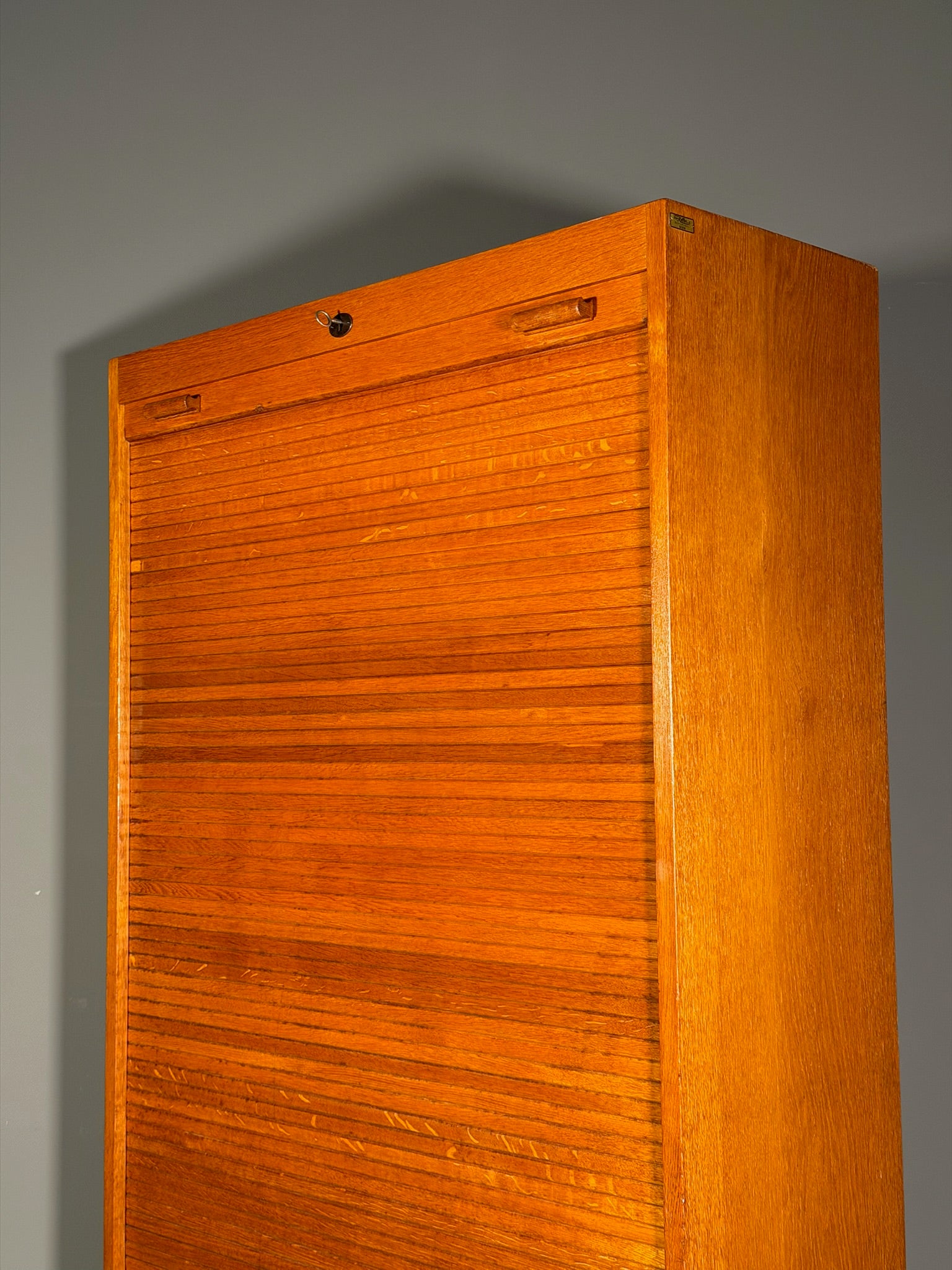 Mobile a serrandina con scrivania