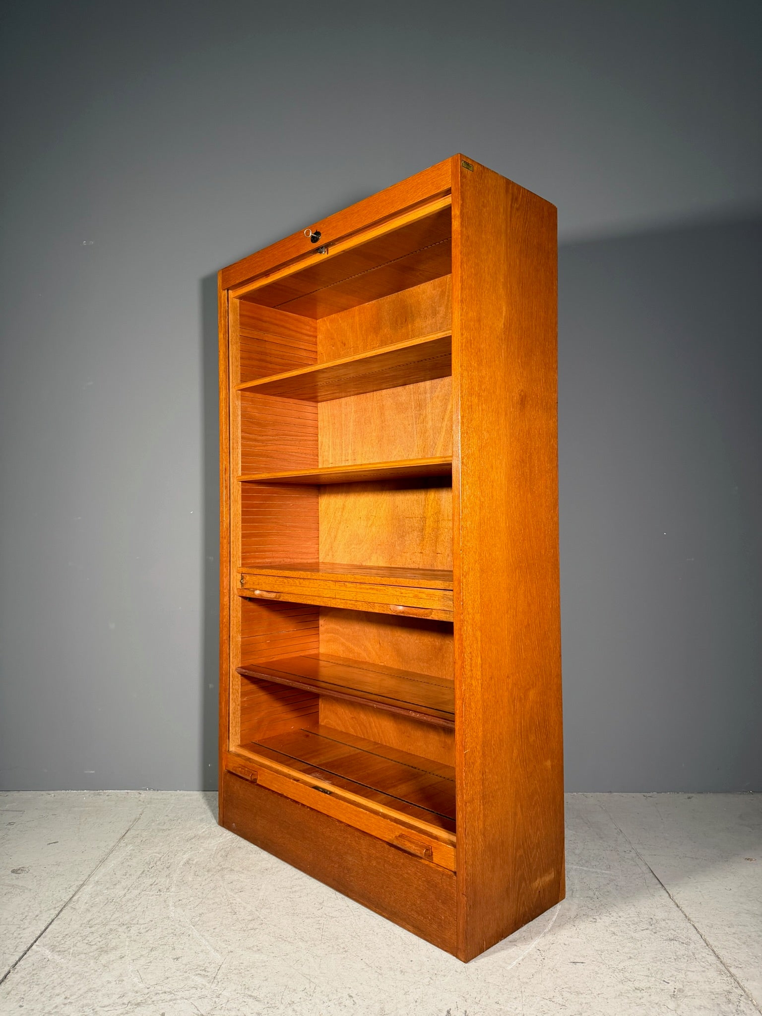 Mobile a serrandina con scrivania