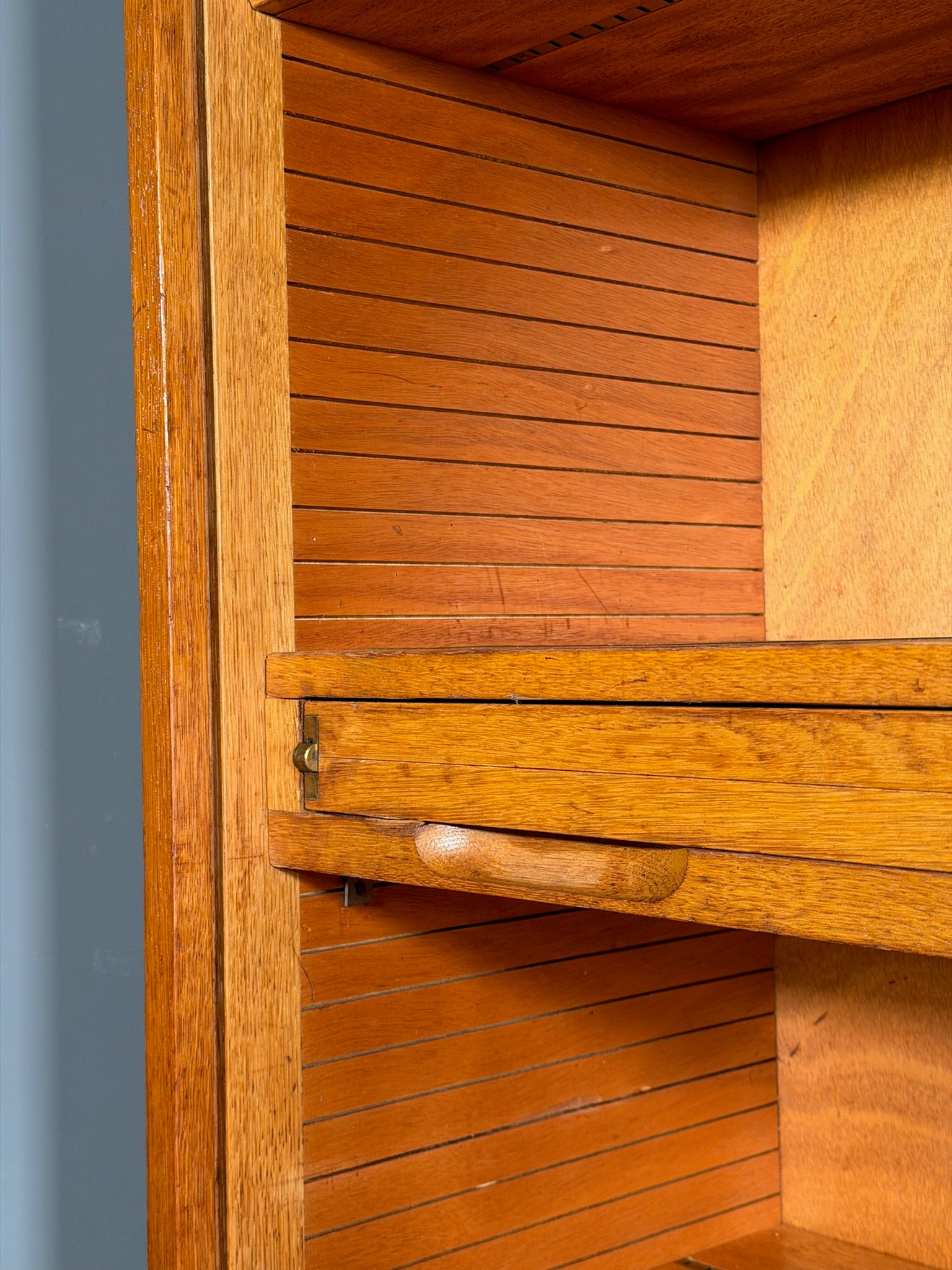 Mobile a serrandina con scrivania