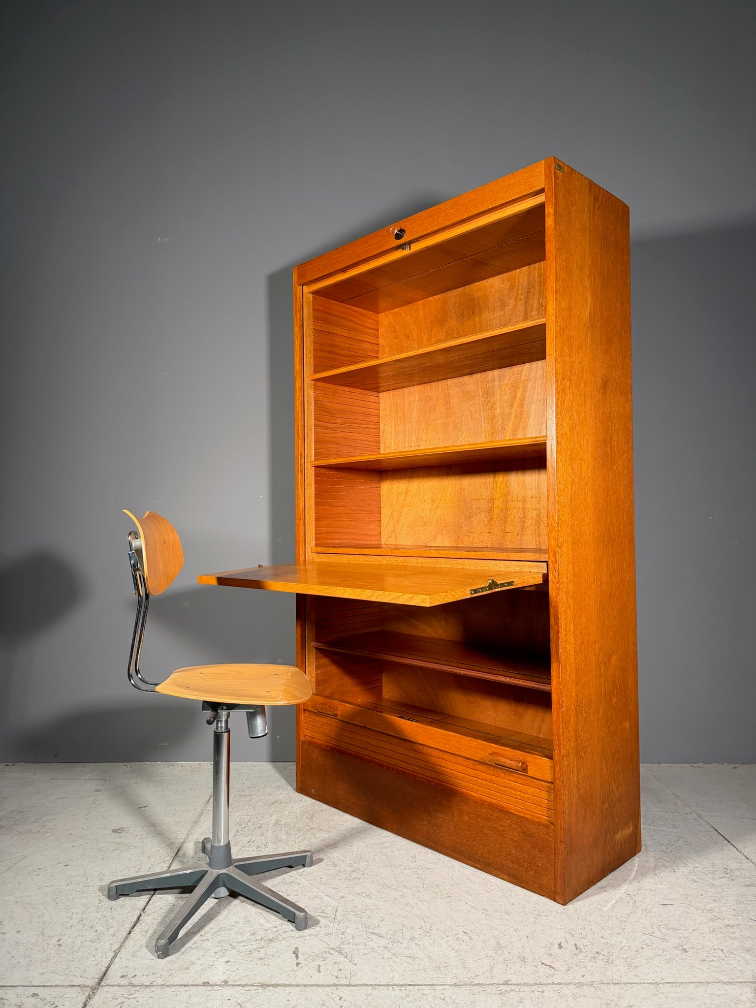 Mobile a serrandina con scrivania