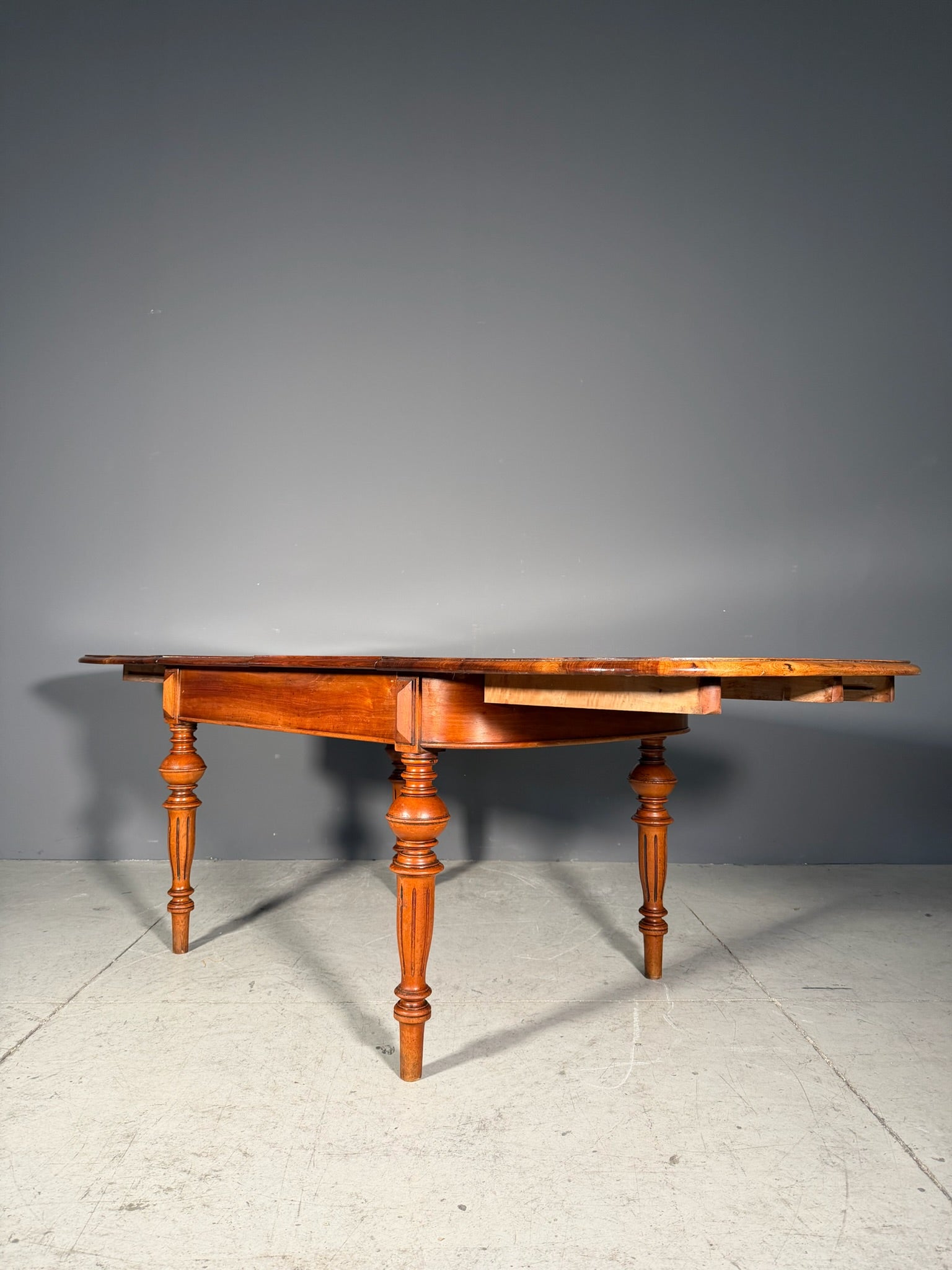 Tavolo in noce 1850
