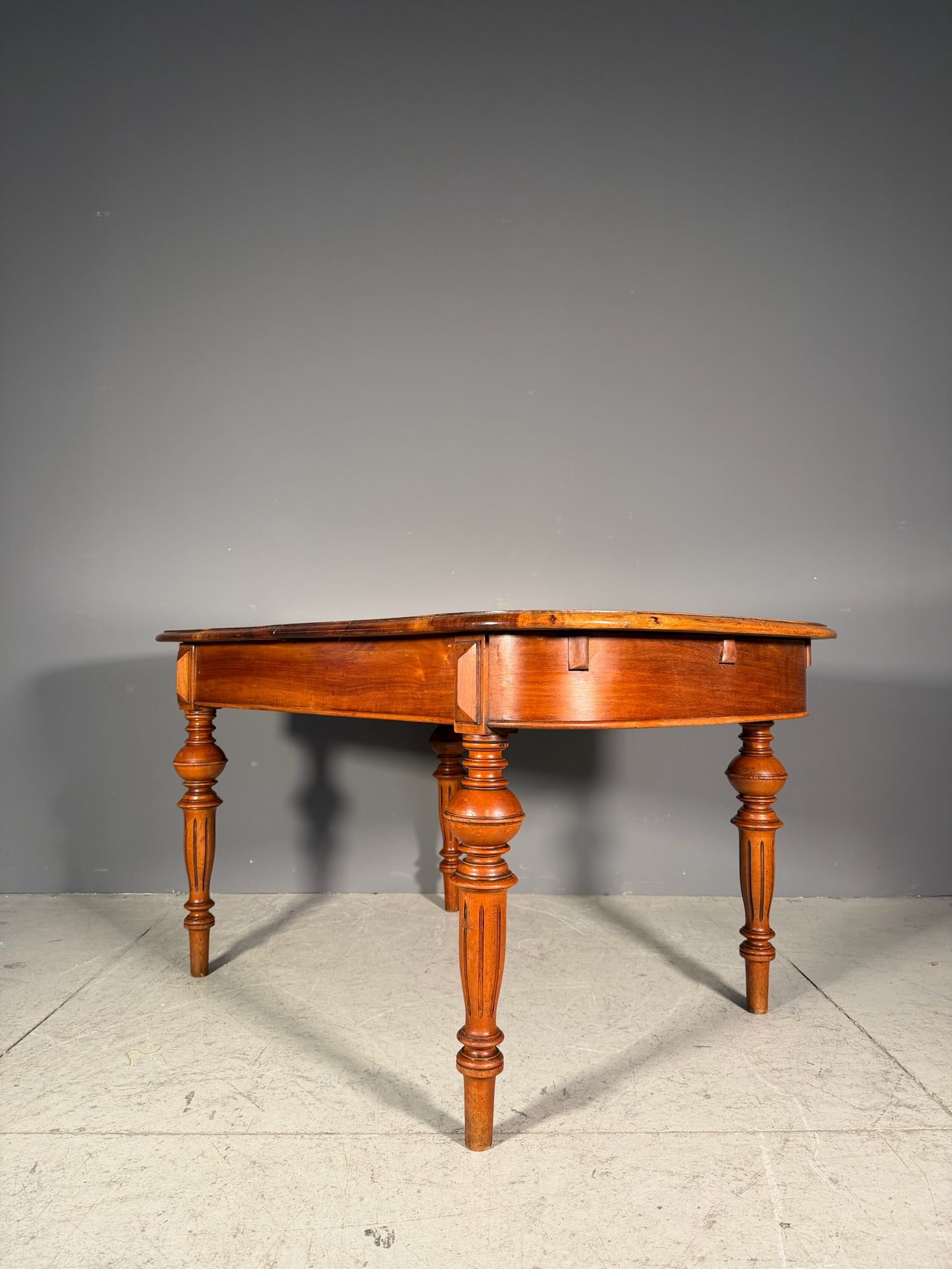 Tavolo in noce 1850