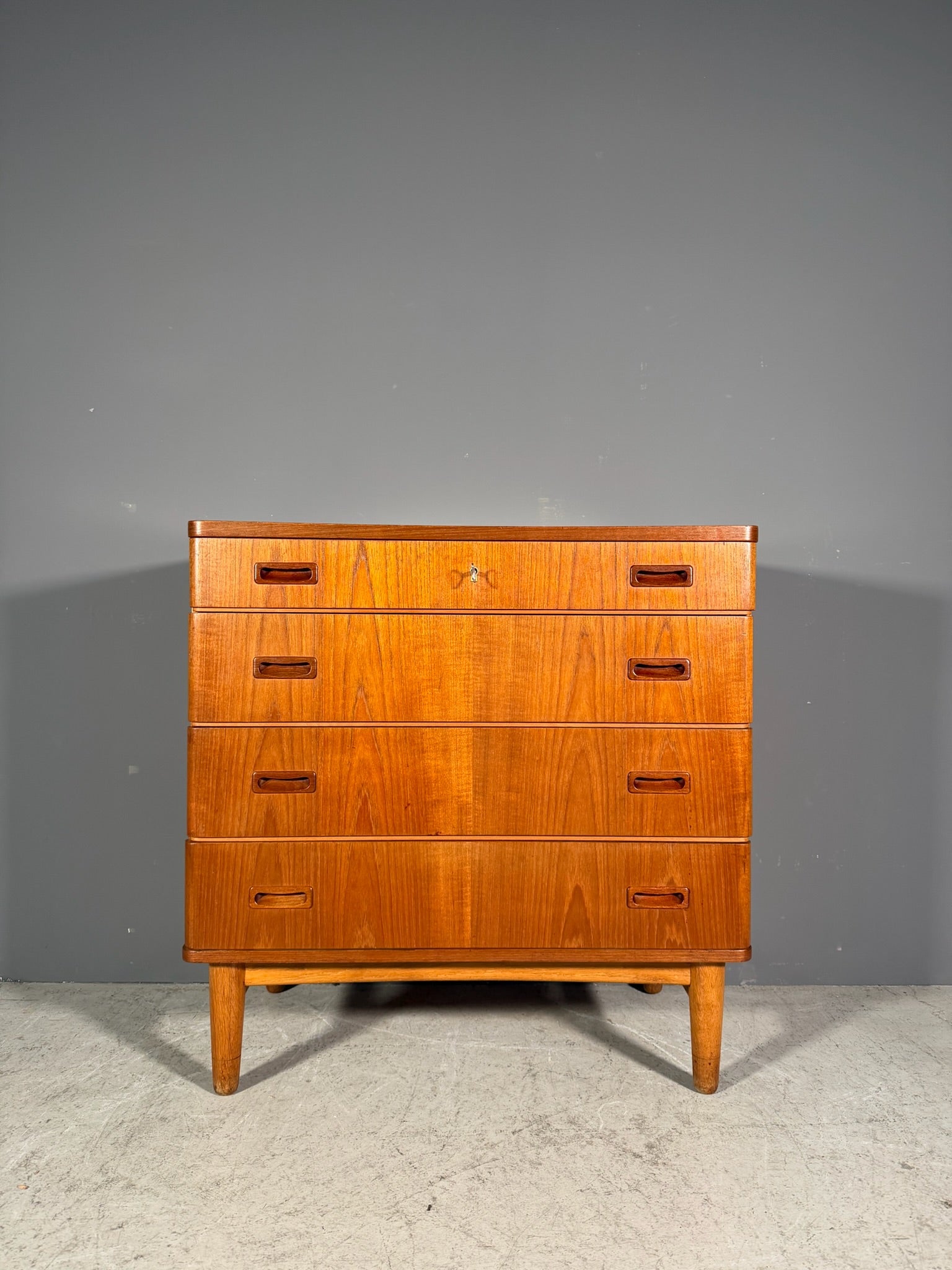 Cassettiera danese in teak