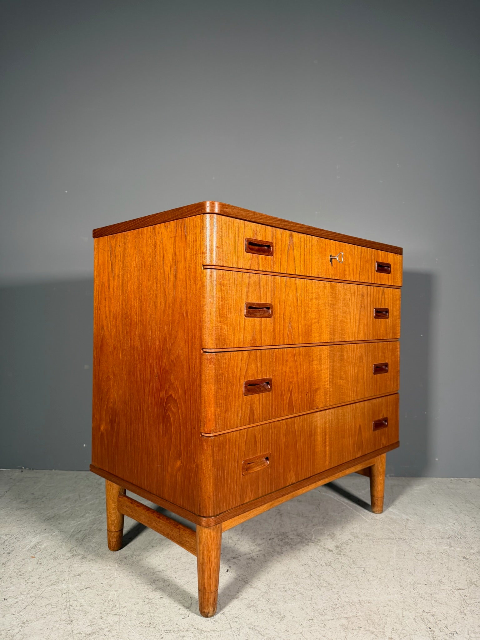 Cassettiera danese in teak