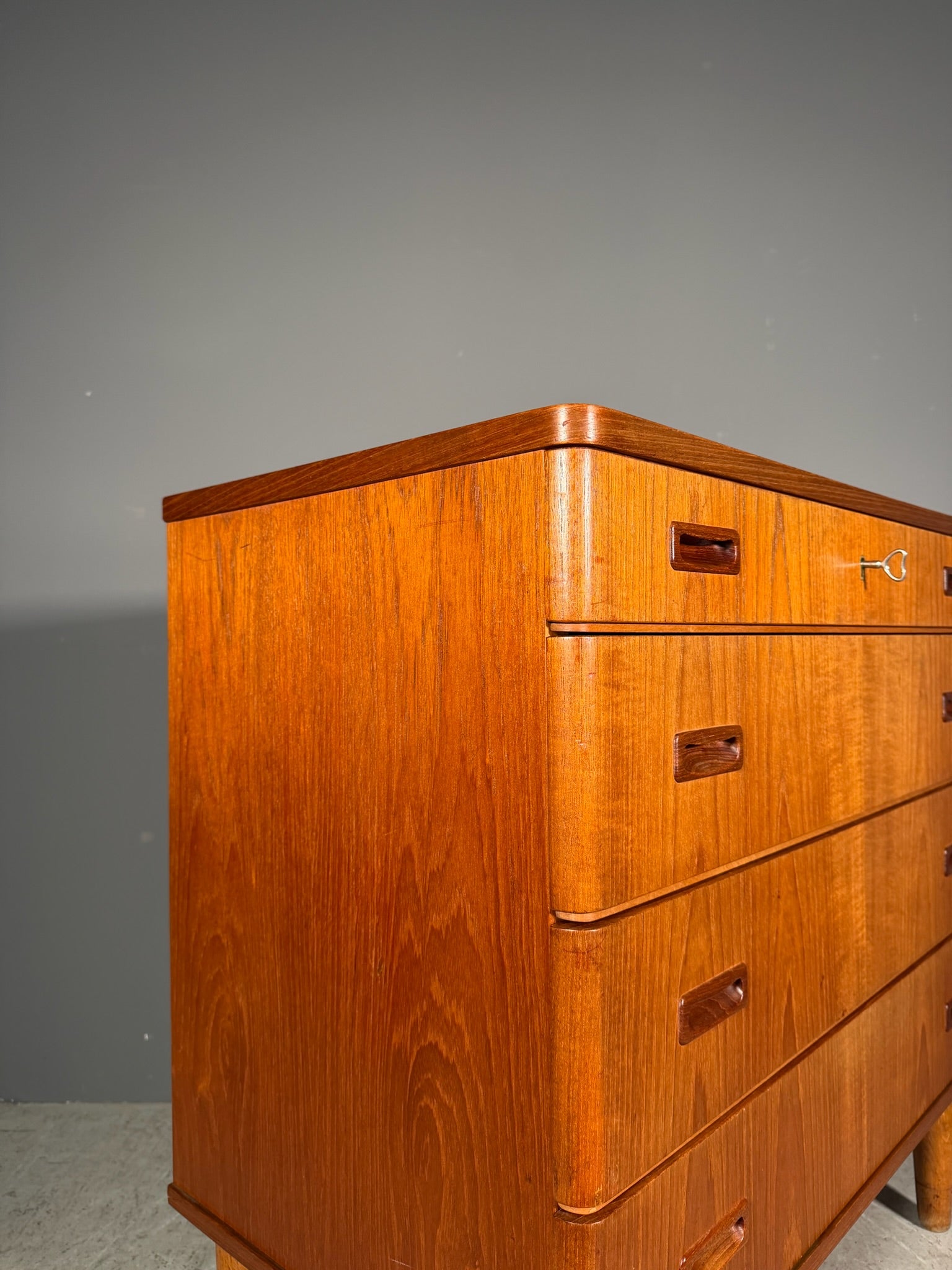 Cassettiera danese in teak