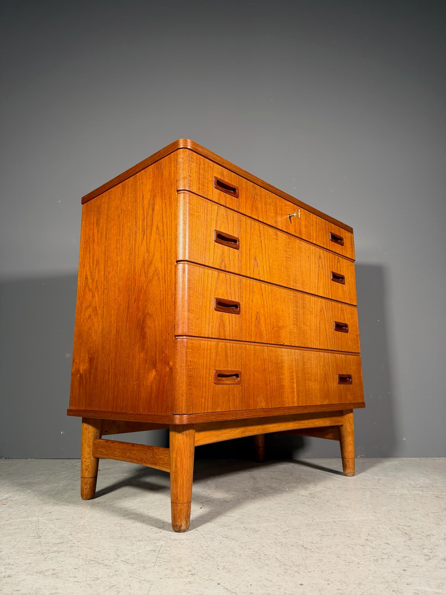 Cassettiera danese in teak