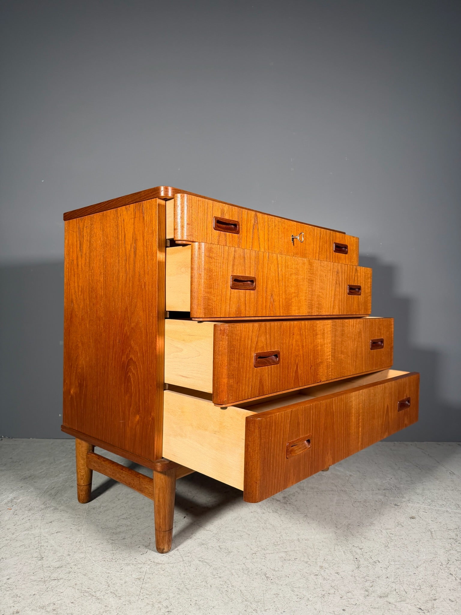 Cassettiera danese in teak