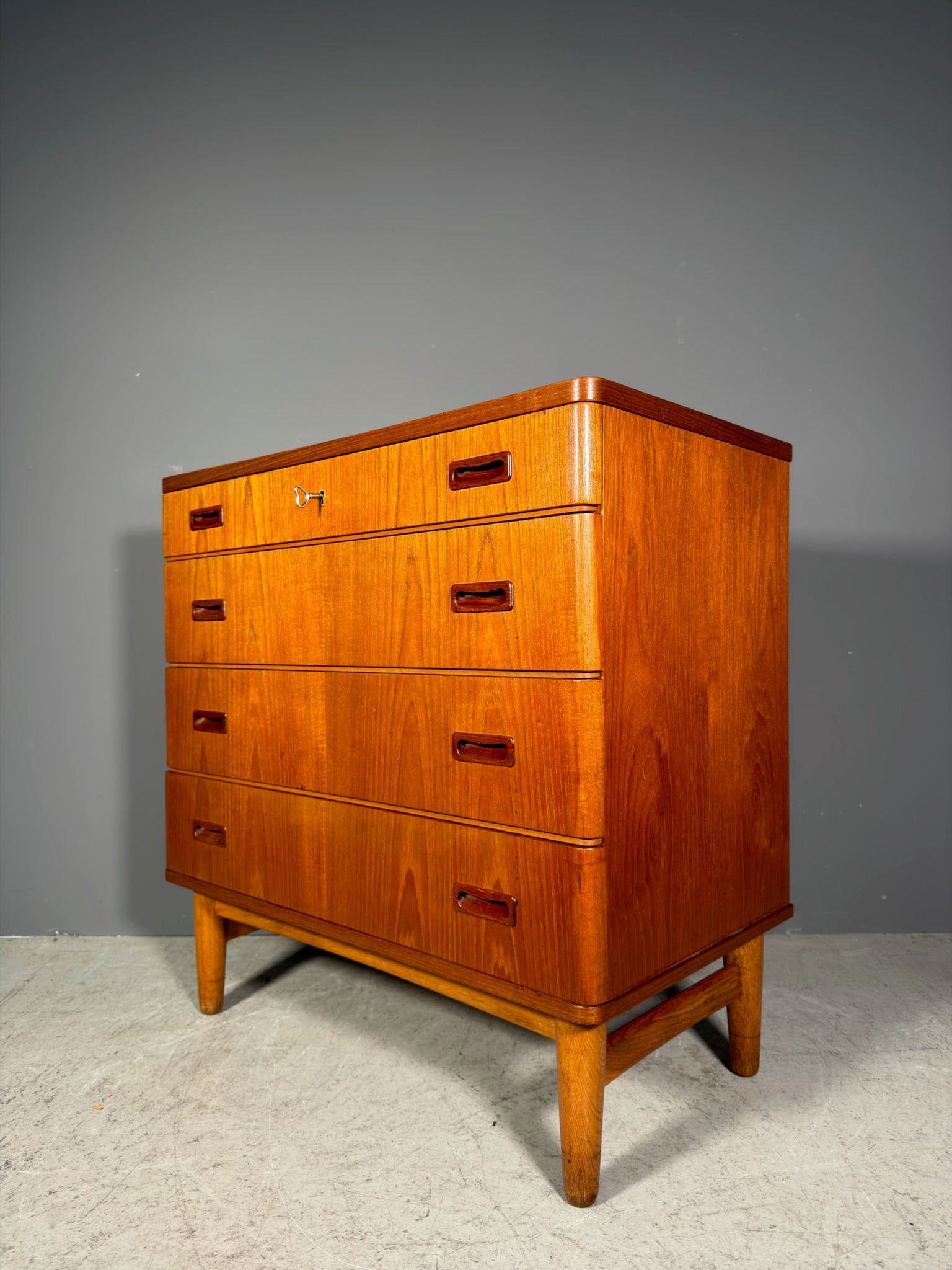 Cassettiera danese in teak