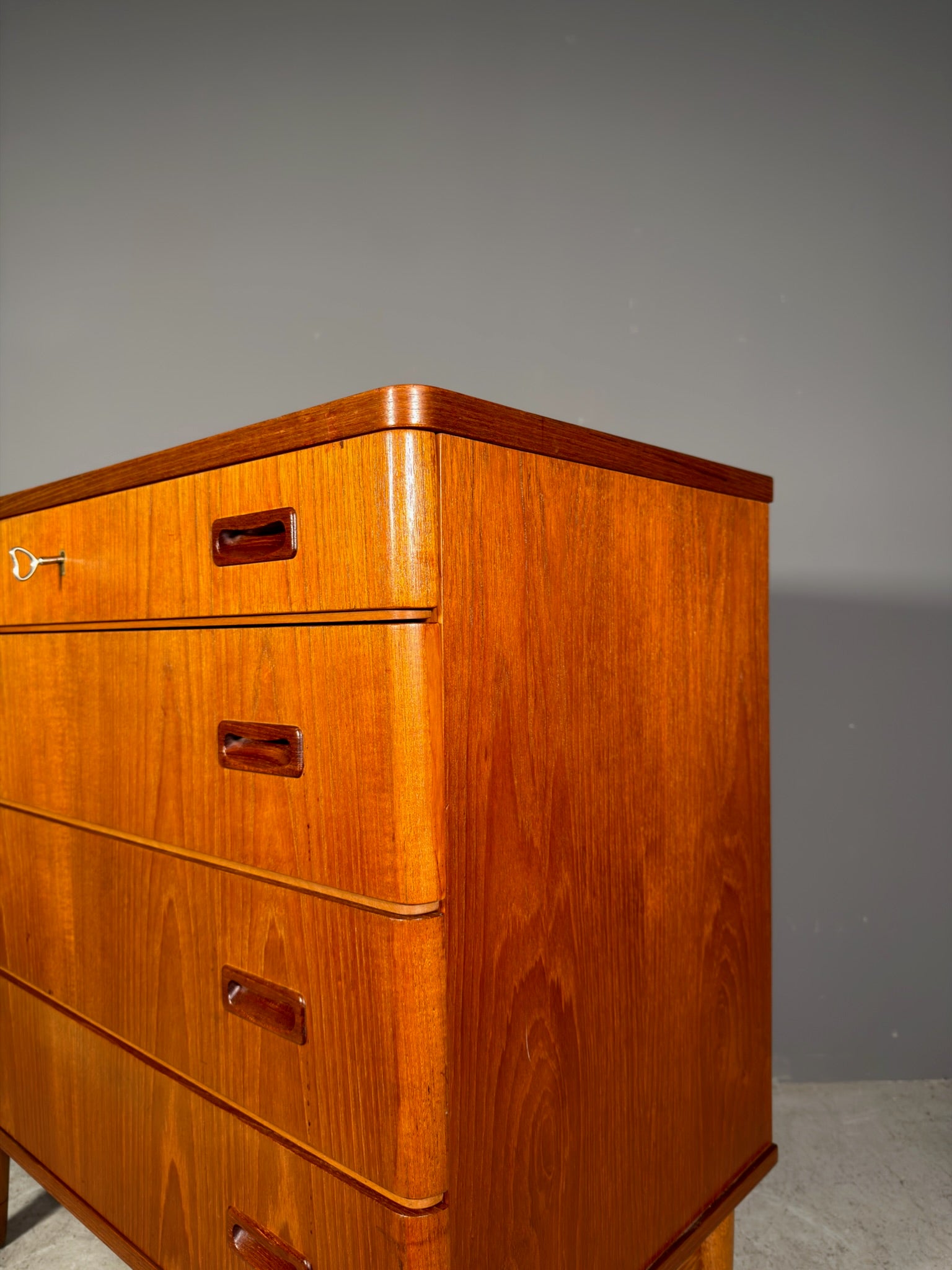 Cassettiera danese in teak